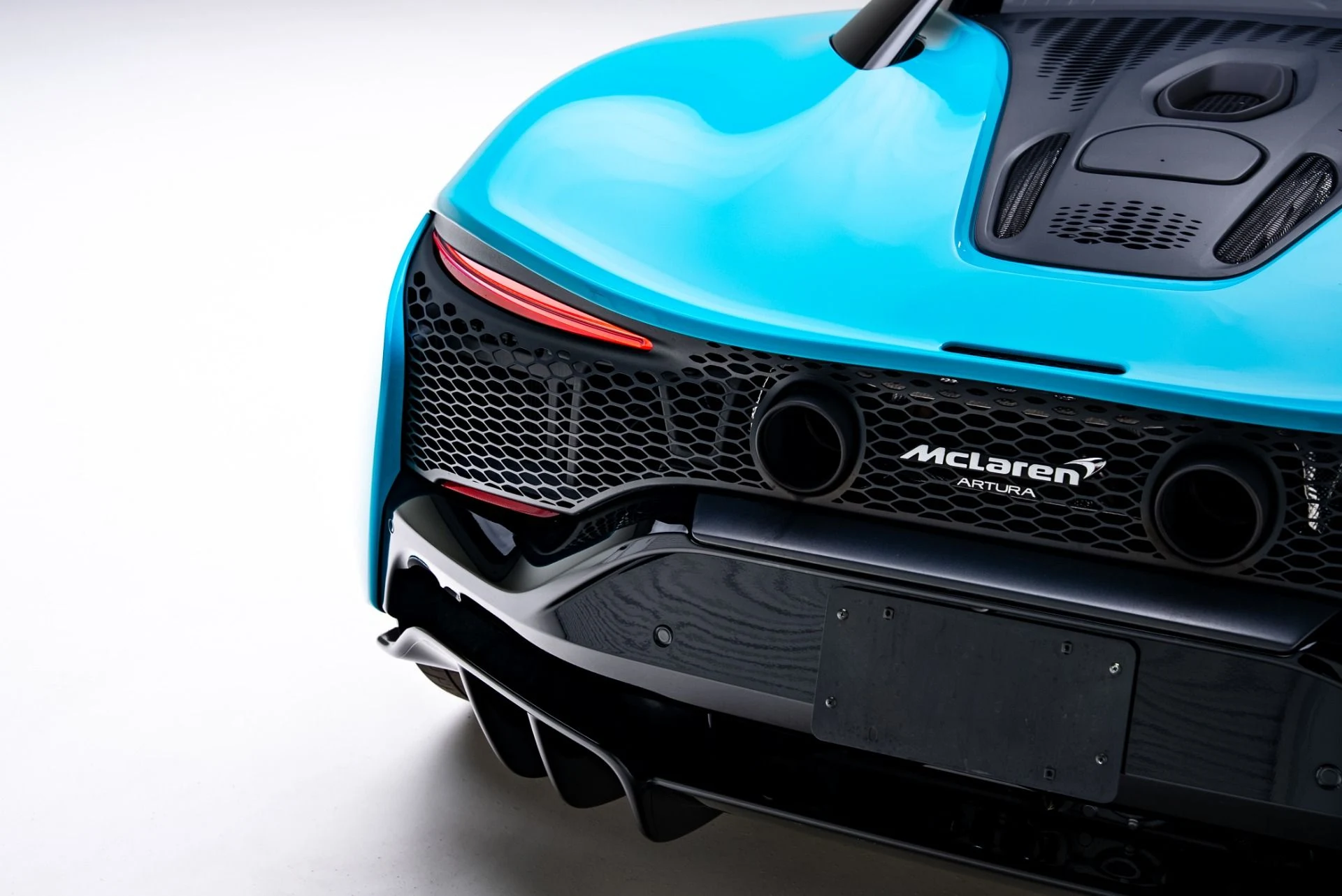 mph023_3105043879_Used_2023_Mc_Laren_Artura_1770682323_e62a021d72