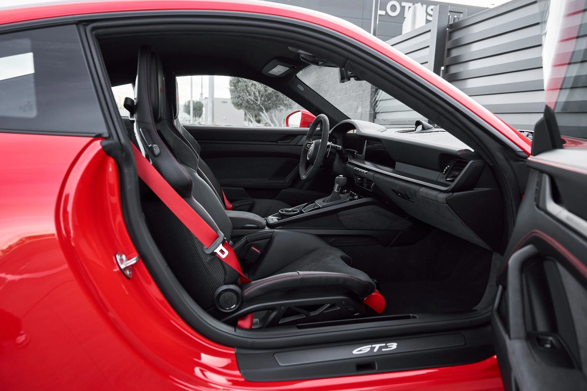 mph023_3107728878_Used_2025_Porsche_911_GT_3_1766514432_748d6d0776