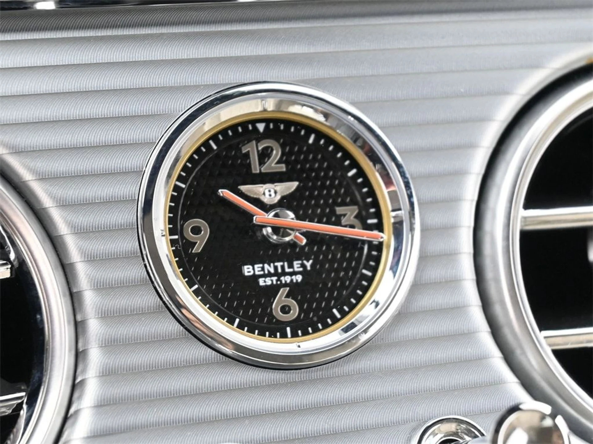 mph023_3118816015_747bf4ff2215e7347b65b6fa60701beax_675501a946