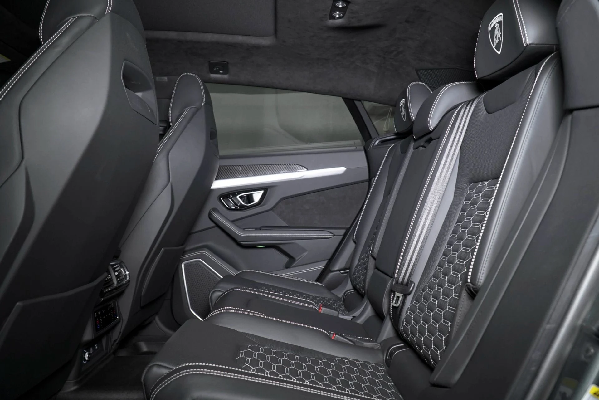 mph023_3126944178_Used_2023_Lamborghini_Urus_S_1774471608_5026b56a9c