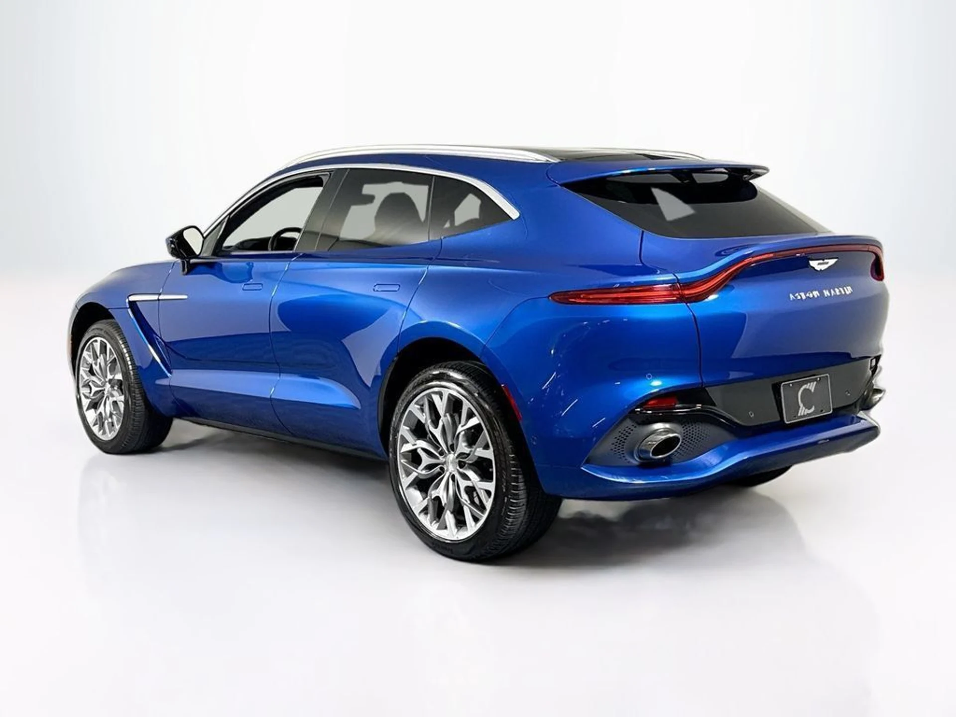 mph023_3135308747_used_2023_aston_martin_dbx_550_11350_23049541_24_1024_531f7b0148