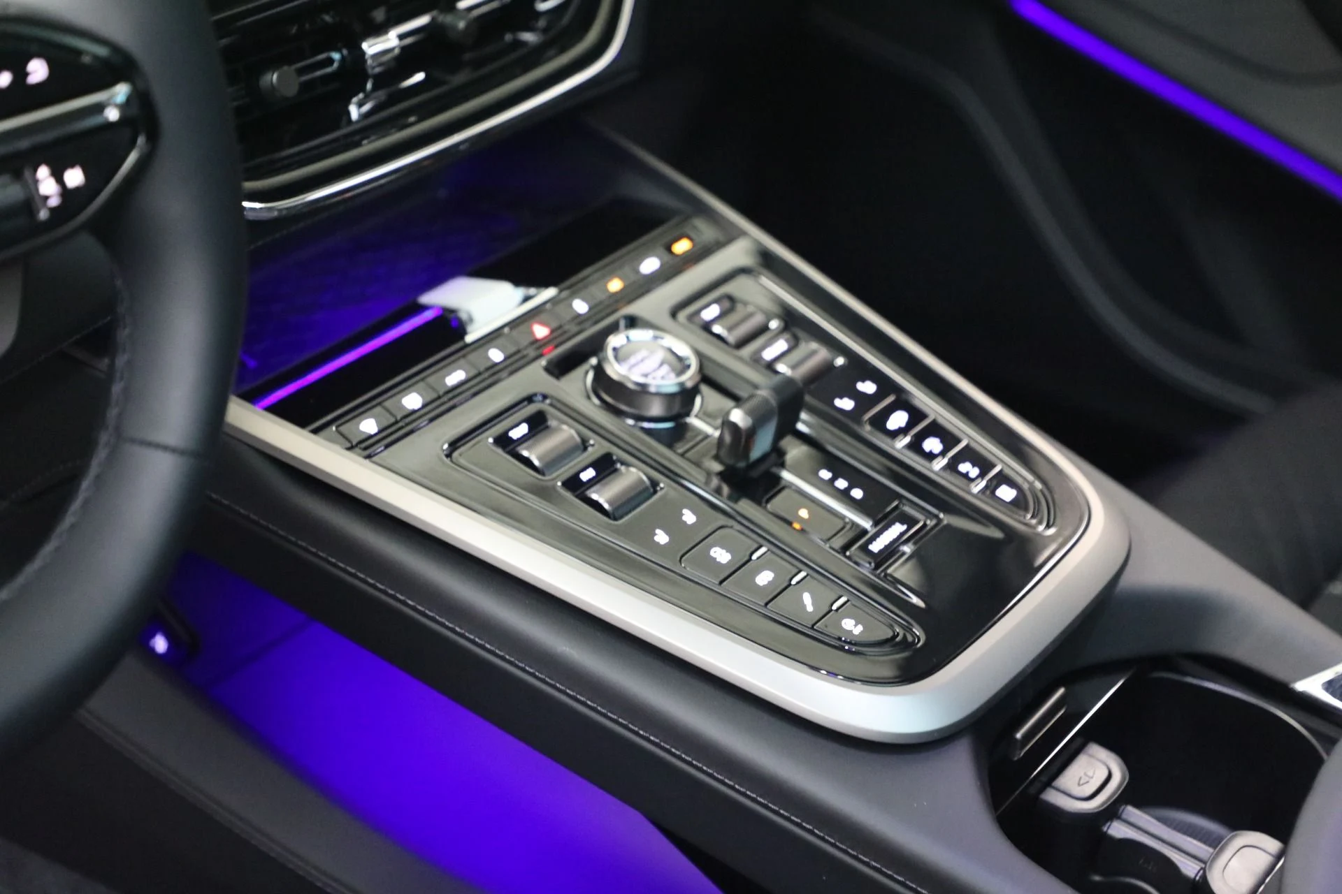 mph023_3135668832_New_2026_Aston_Martin_DBX_707_1767813169_e76c90f745