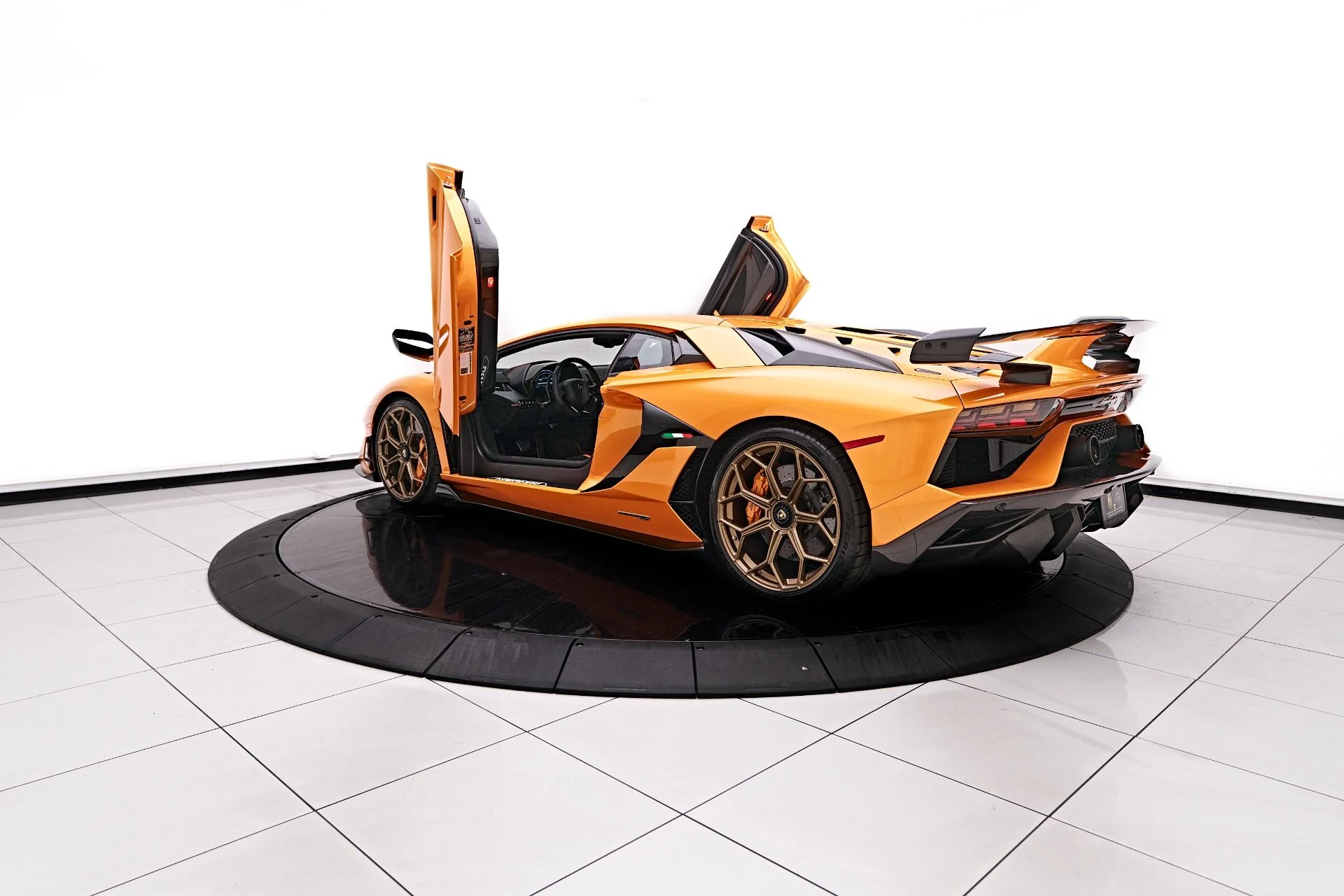 mph023_3137351712_Used_2021_Lamborghini_Aventador_SVJ_Base_1755224573_76dce99572