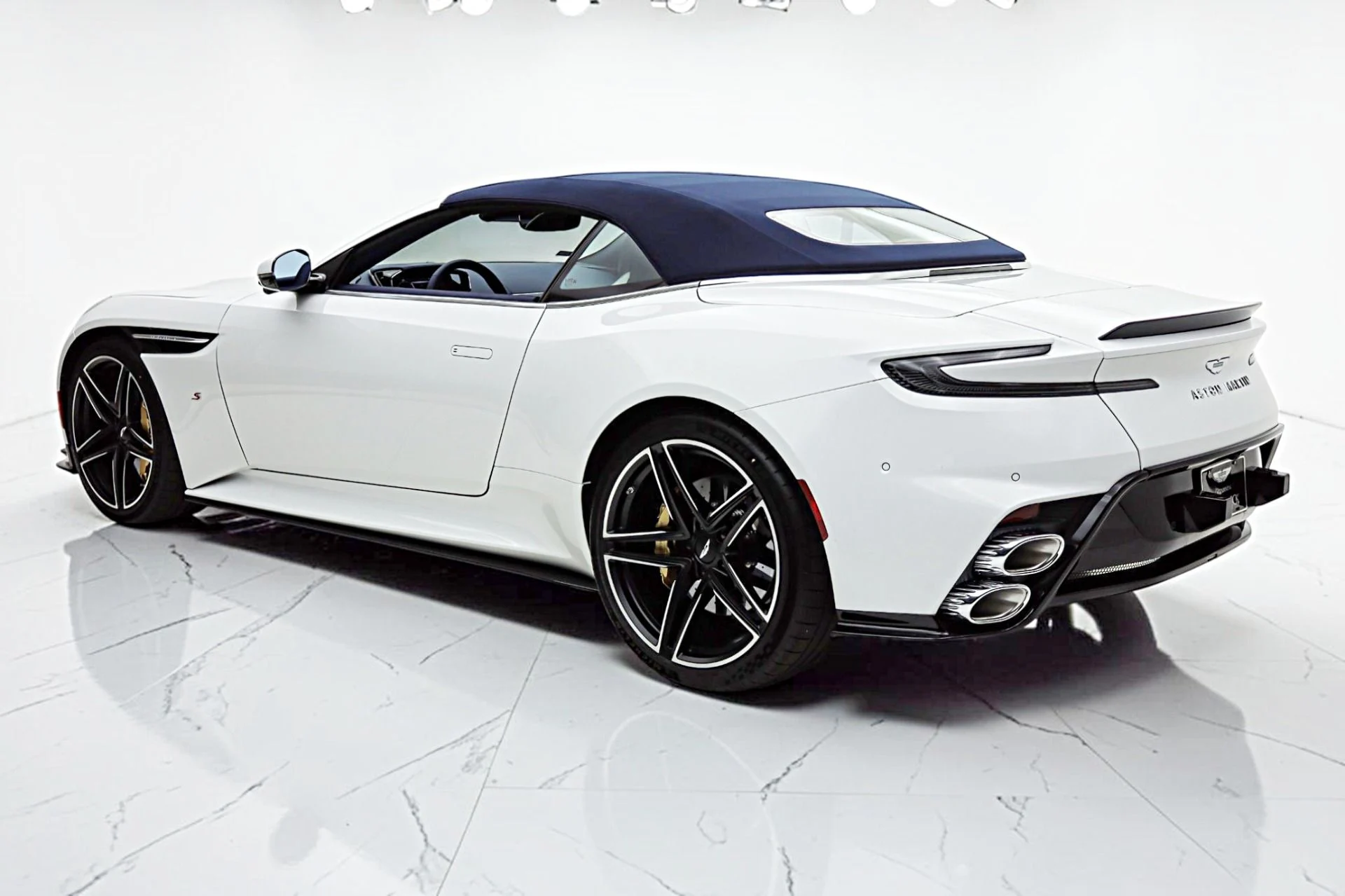 mph023_313925972_New_2026_Aston_Martin_DB_12_S_Volante_93abea119b