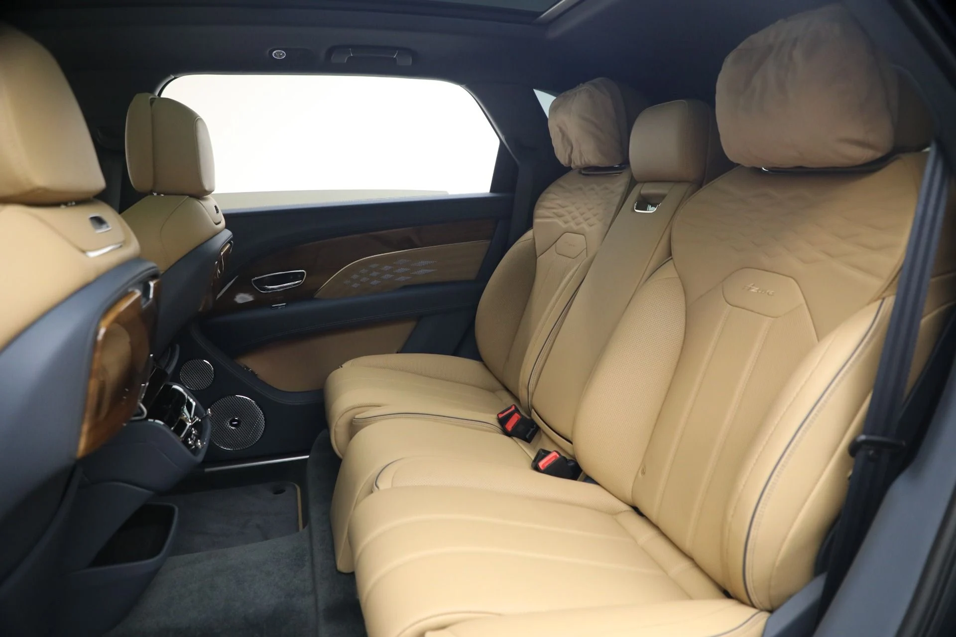 mph023_3140056022_Used_2026_Bentley_Bentayga_EWB_Azure_V8_1788463031_49ea0e061c