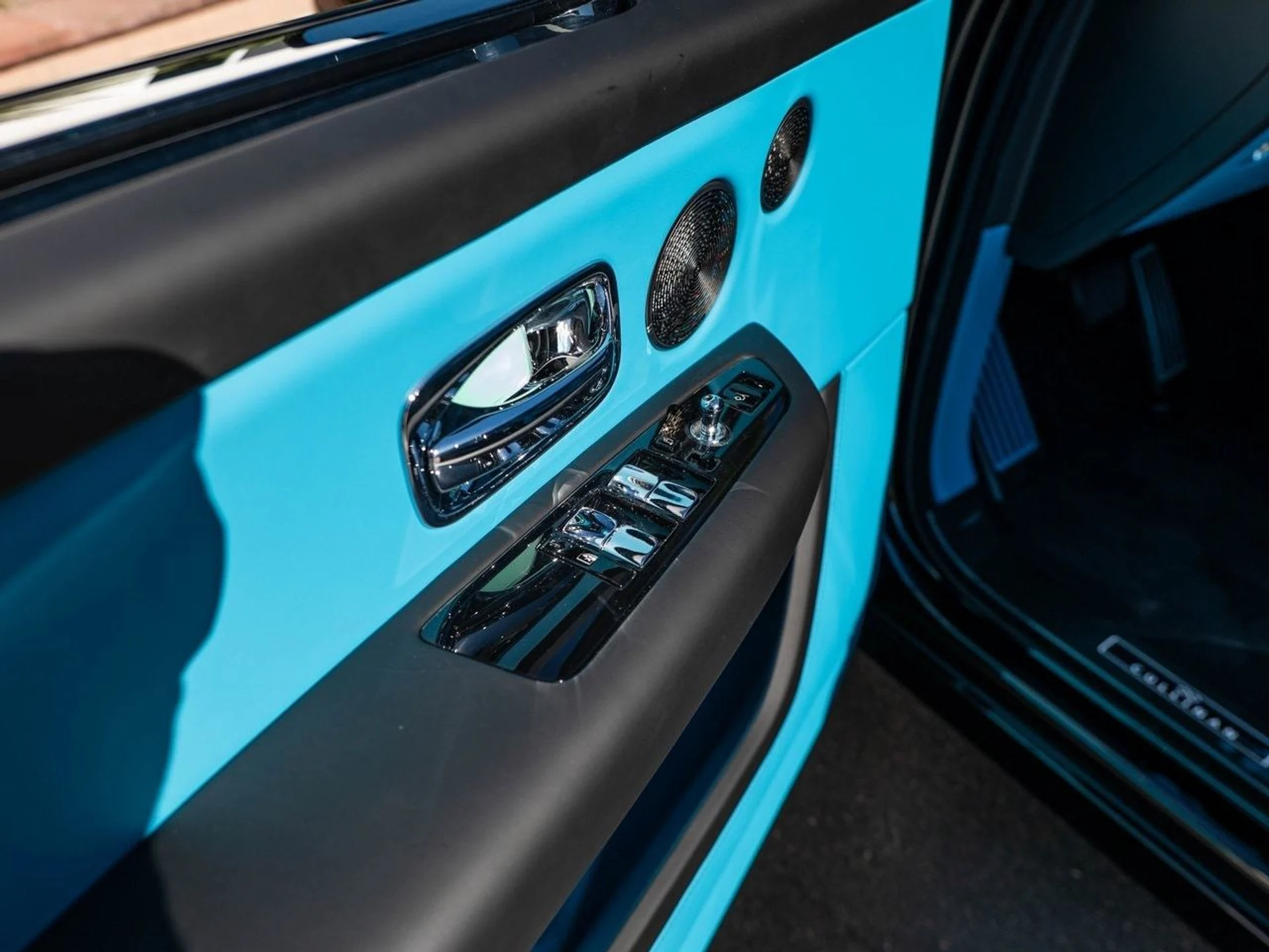 mph023_3160519749_c81a19cfb921e4579d1fb702d0ff5188x_5b87331c61