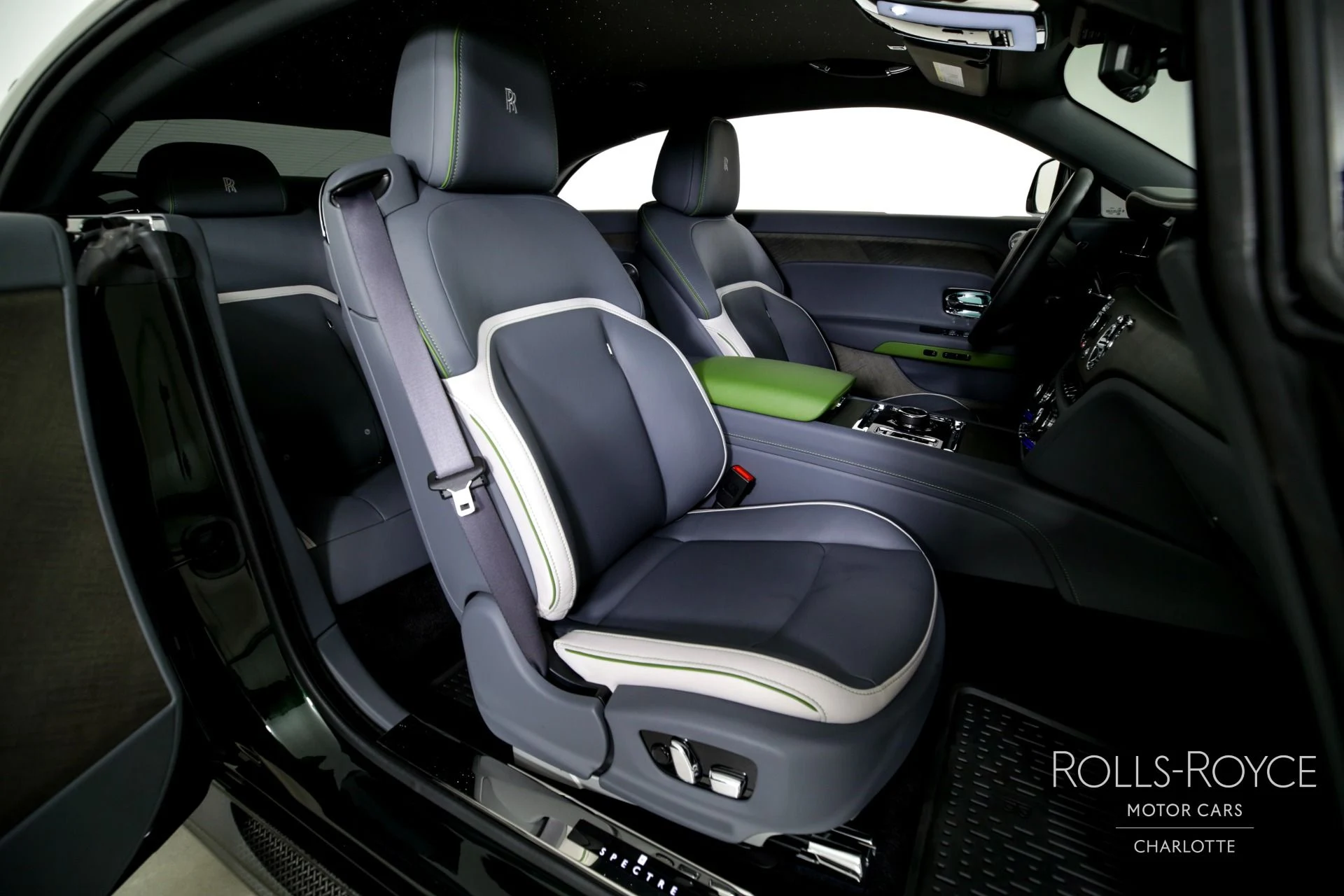 mph023_3168100752_Used_2024_Rolls_Royce_Spectre_1744988373_4cccccdeec