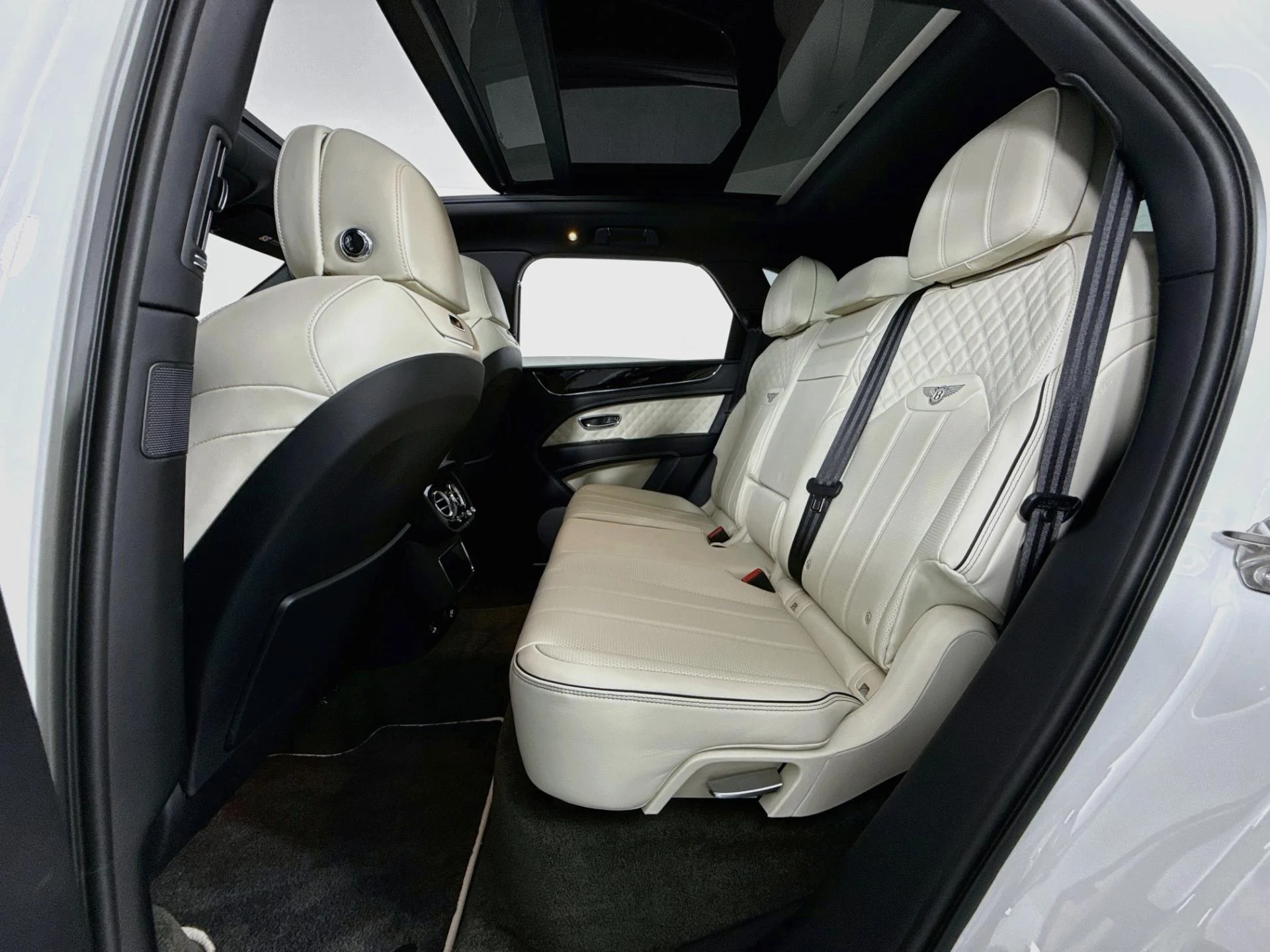 mph023_3171168215_Used_2023_Bentley_Bentayga_S_V8_1791232605_bb1623d7d0