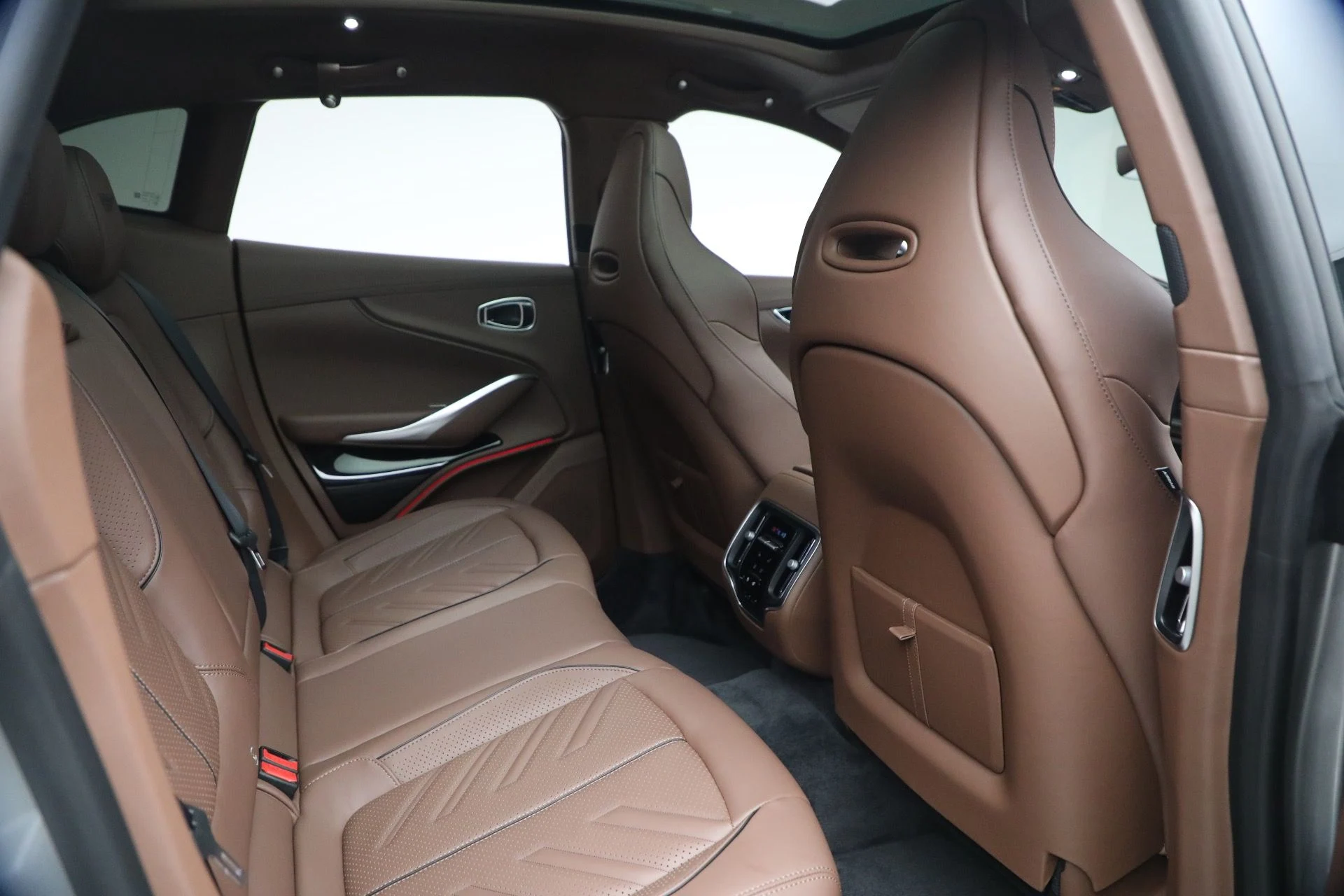 mph023_3173439576_New_2026_Aston_Martin_DBX_S_1765053352_59e9aa0045