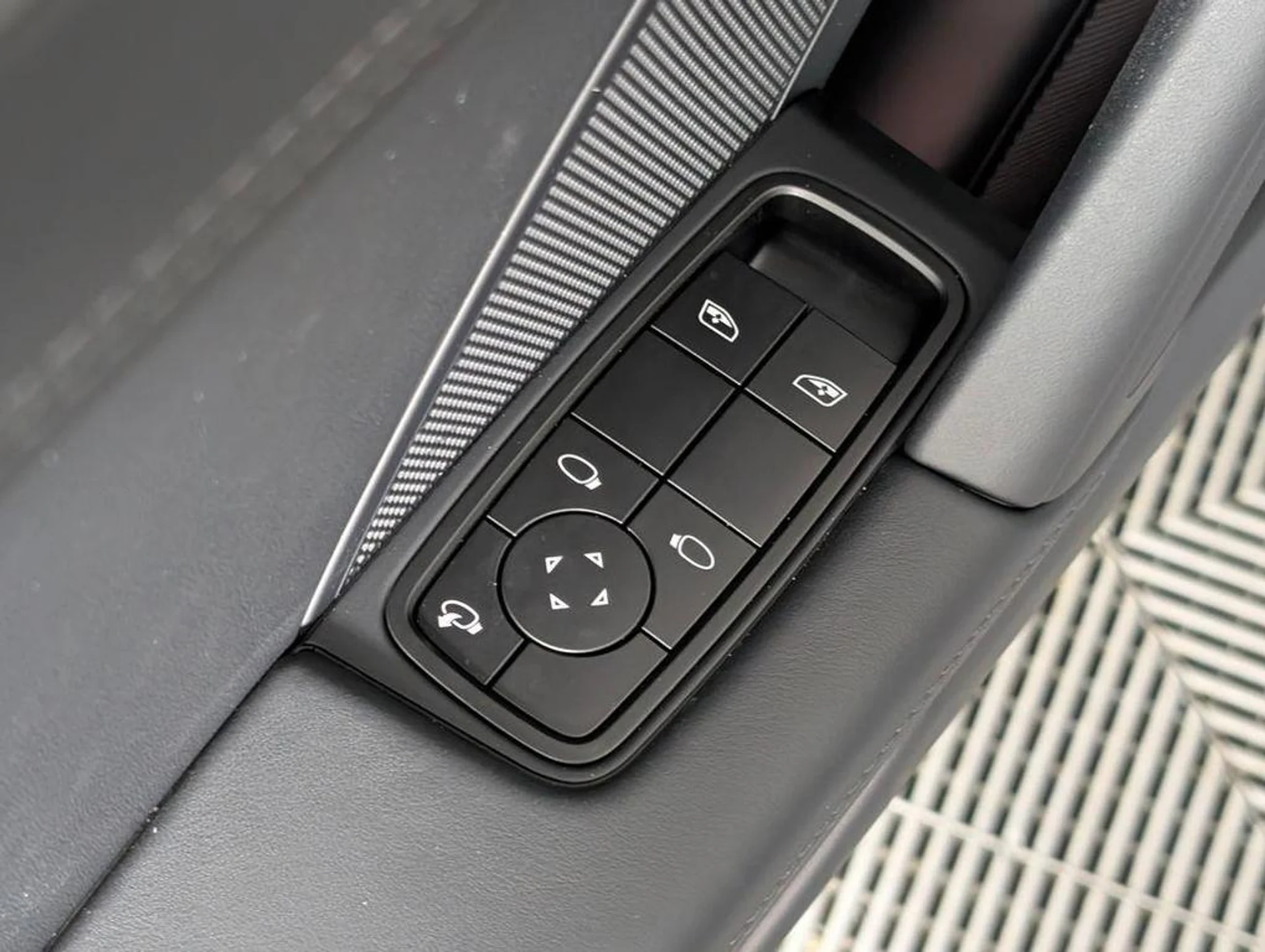 mph023_3176269152_fb_Jfd_MZ_8_D6nn_A9w8q_Wwj3_Dd9_PM_01507c7875