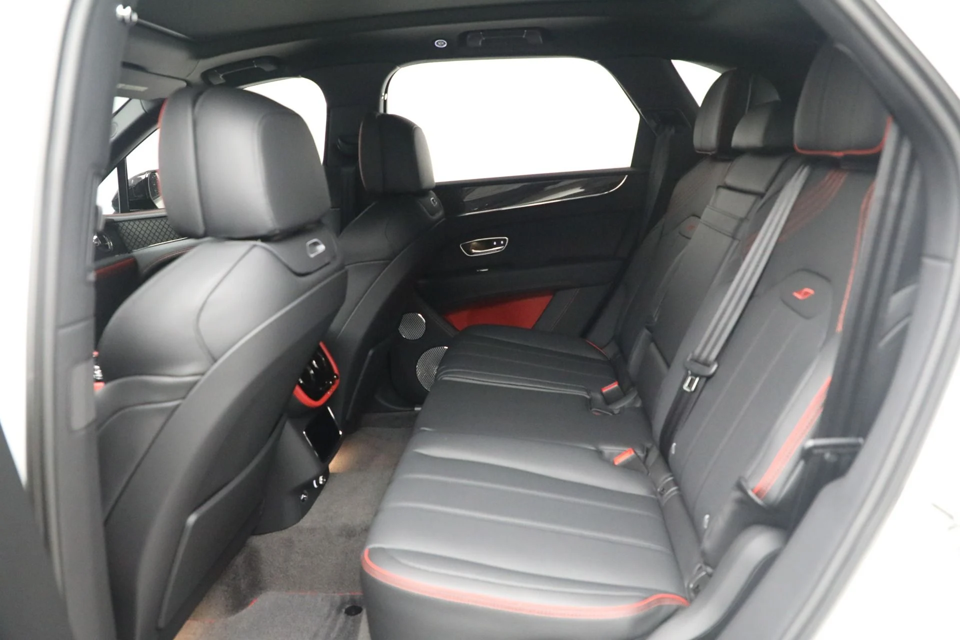 mph023_3180465936_New_2025_Bentley_Bentayga_S_Black_Edition_e3ba3d5c14