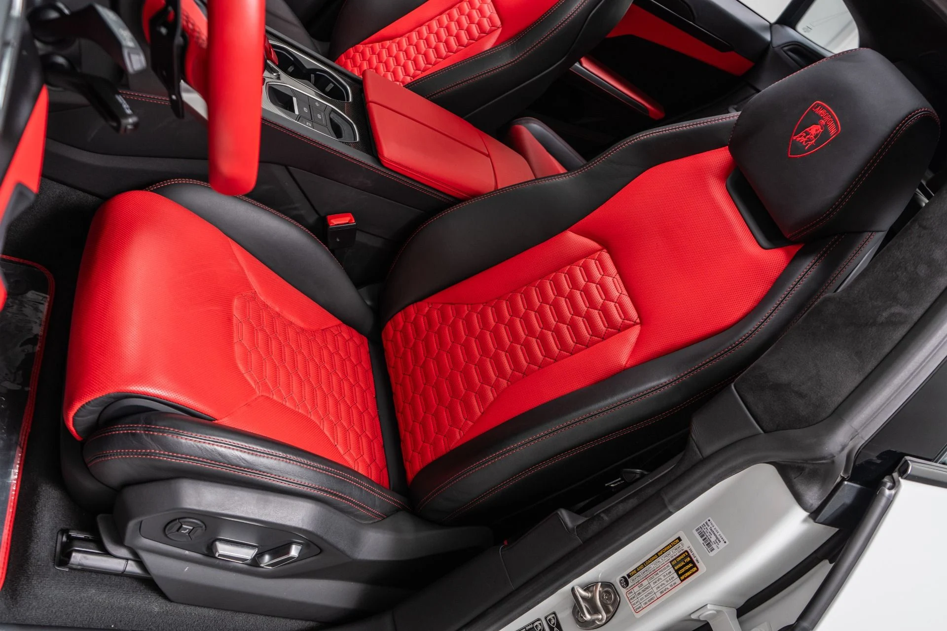 mph023_3182108661_Used_2022_Lamborghini_Urus_1792605260_372f442831