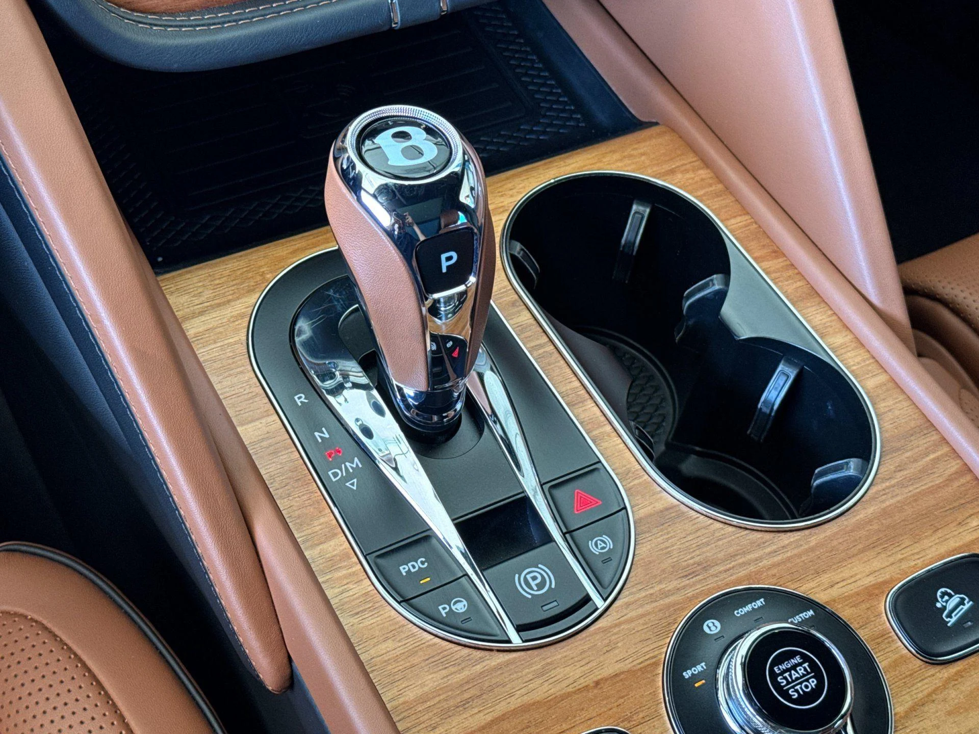 mph023_3186104643_Used_2023_Bentley_Bentayga_EWB_Azure_1786613181_932bd00b6f
