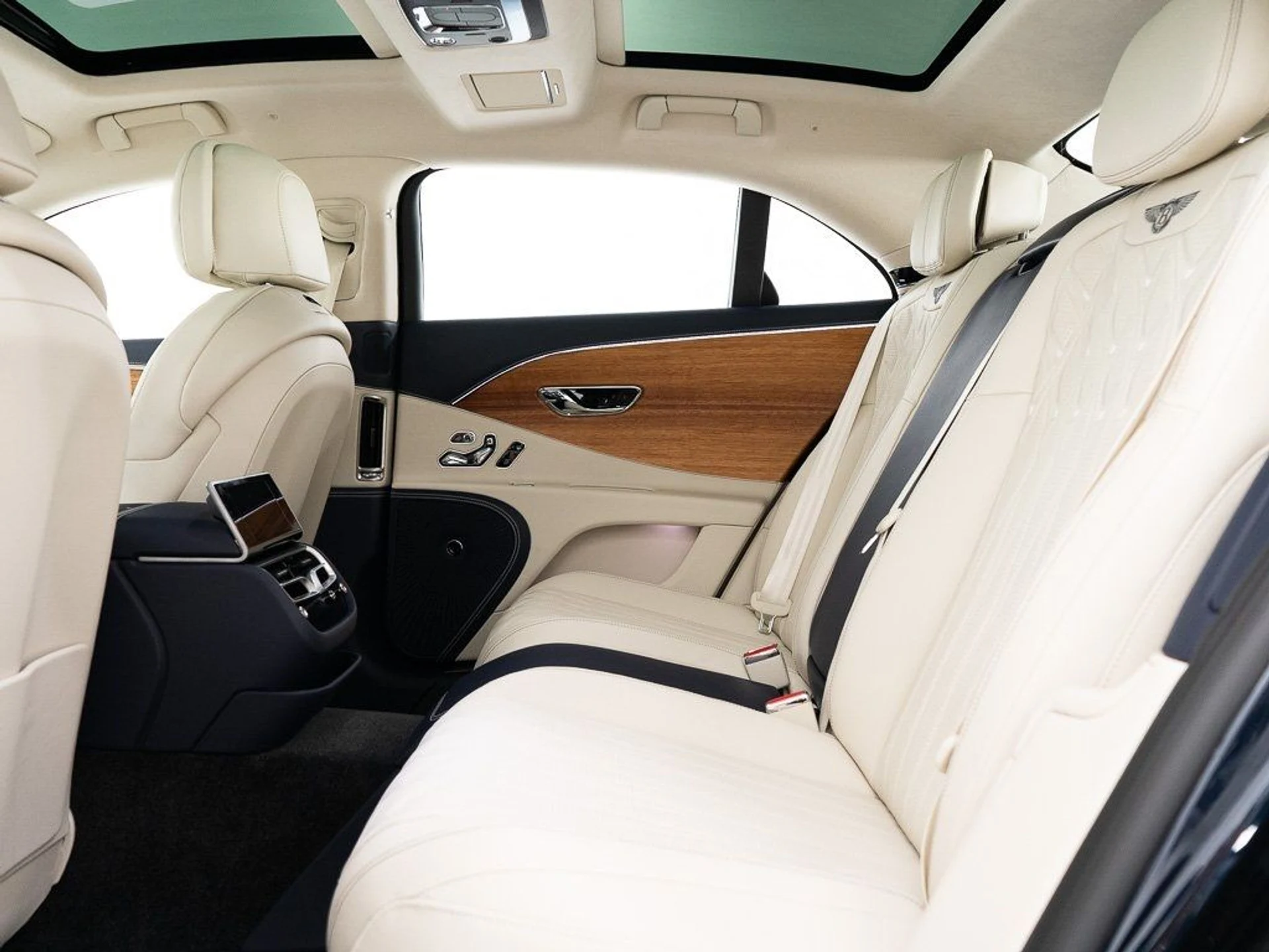 mph023_3191760517_576ad839e4fce28dec0abcf414e12355_272972bb98