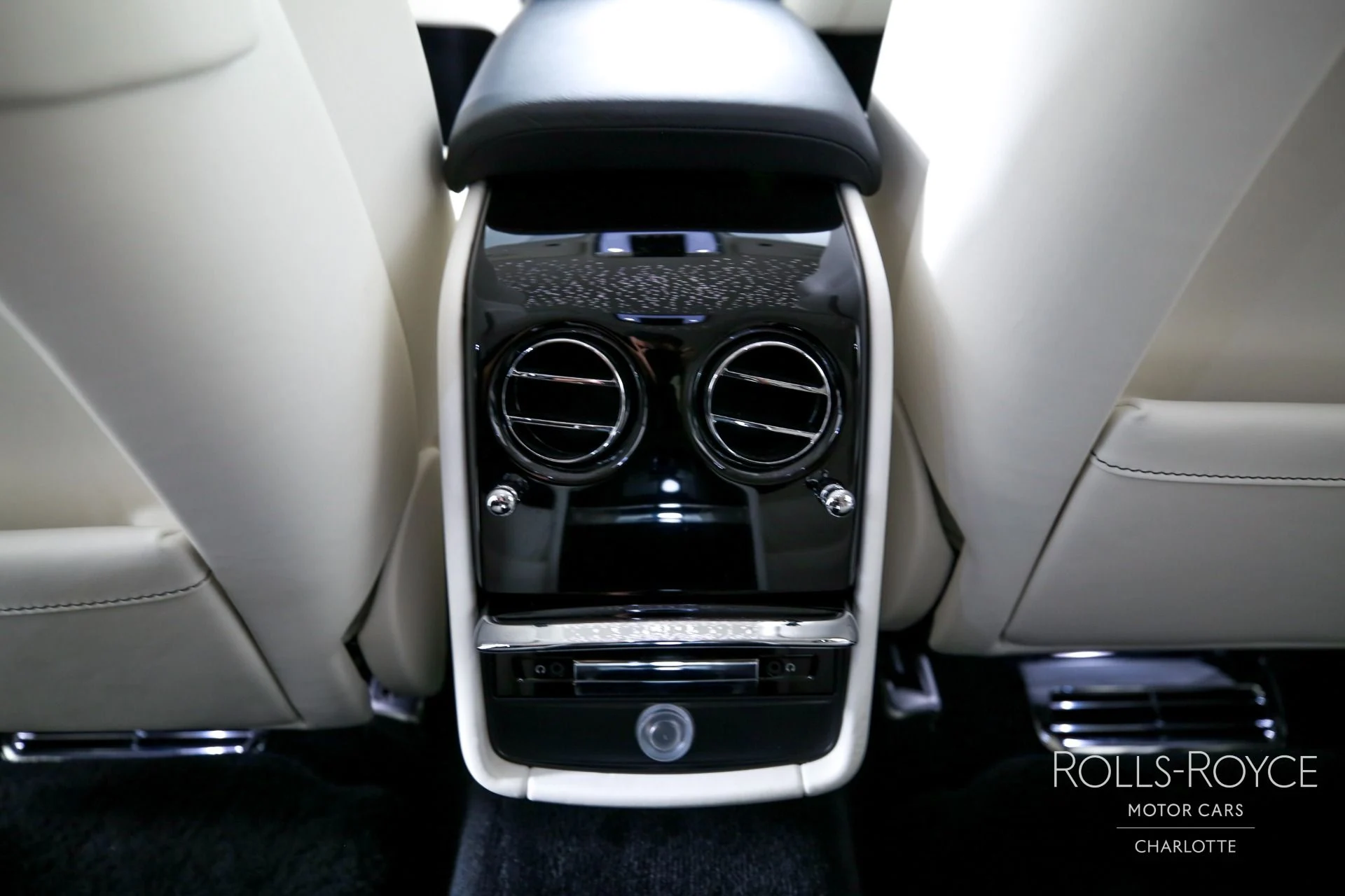 mph023_3203216797_Used_2024_Rolls_Royce_Phantom_1767116656_76adc7da8d