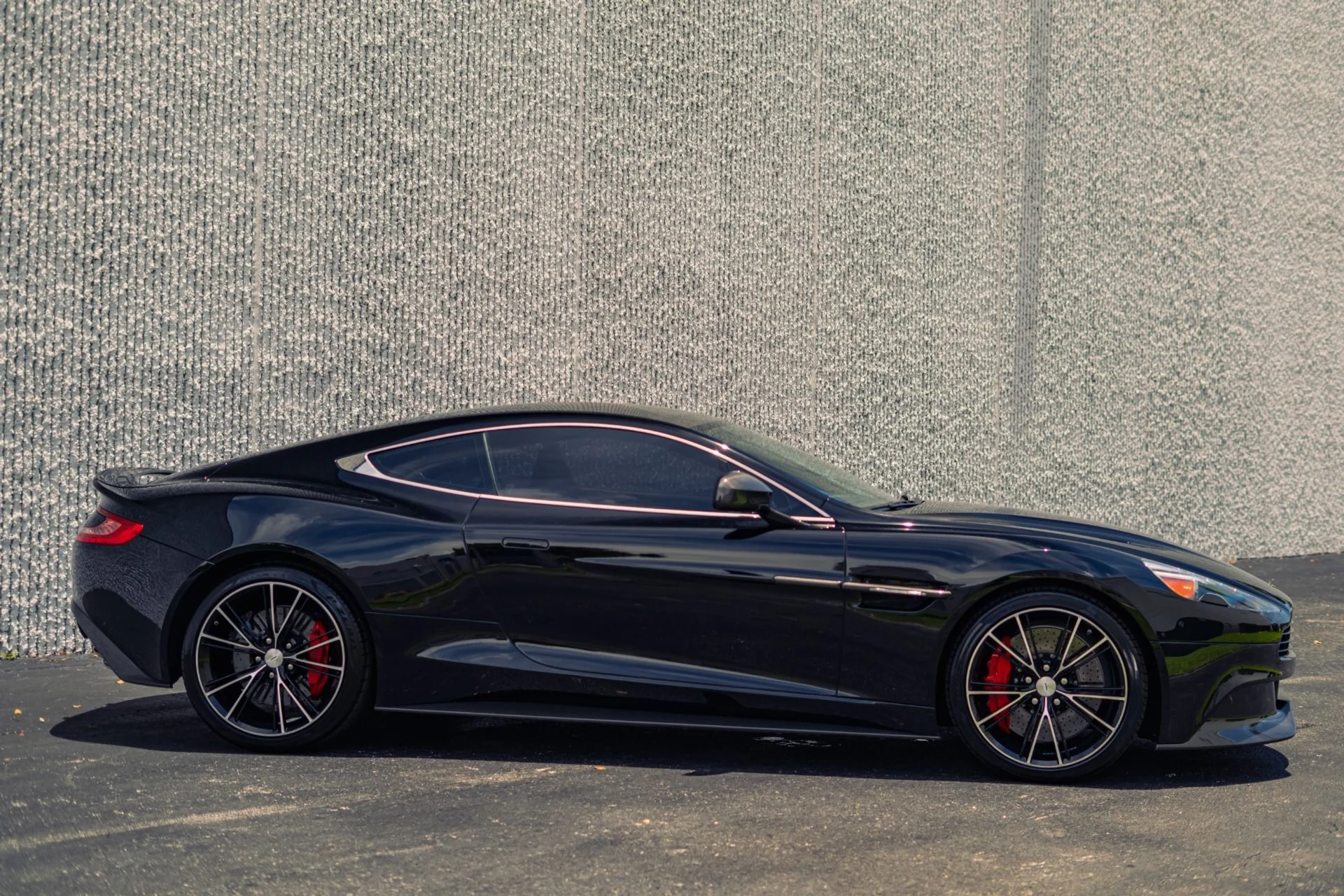 mph023_32078843_Used_2014_Aston_Martin_Vanquish_Carbon_Exterior_Package_1783458978_a9c4ae7d75