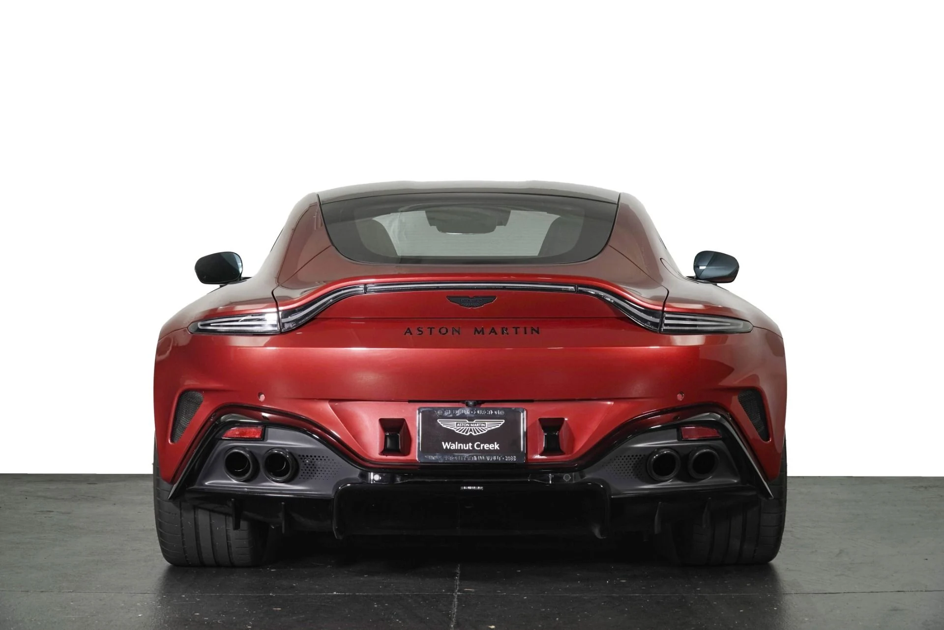 mph023_3216300781_Used_2025_Aston_Martin_Vantage_Base_1787242428_23ca958993