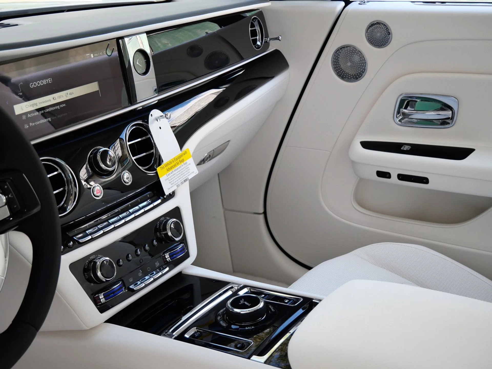 mph023_3223529267_27da3a17a90a7af7d7e3a69310df94cax_15ee4f08da