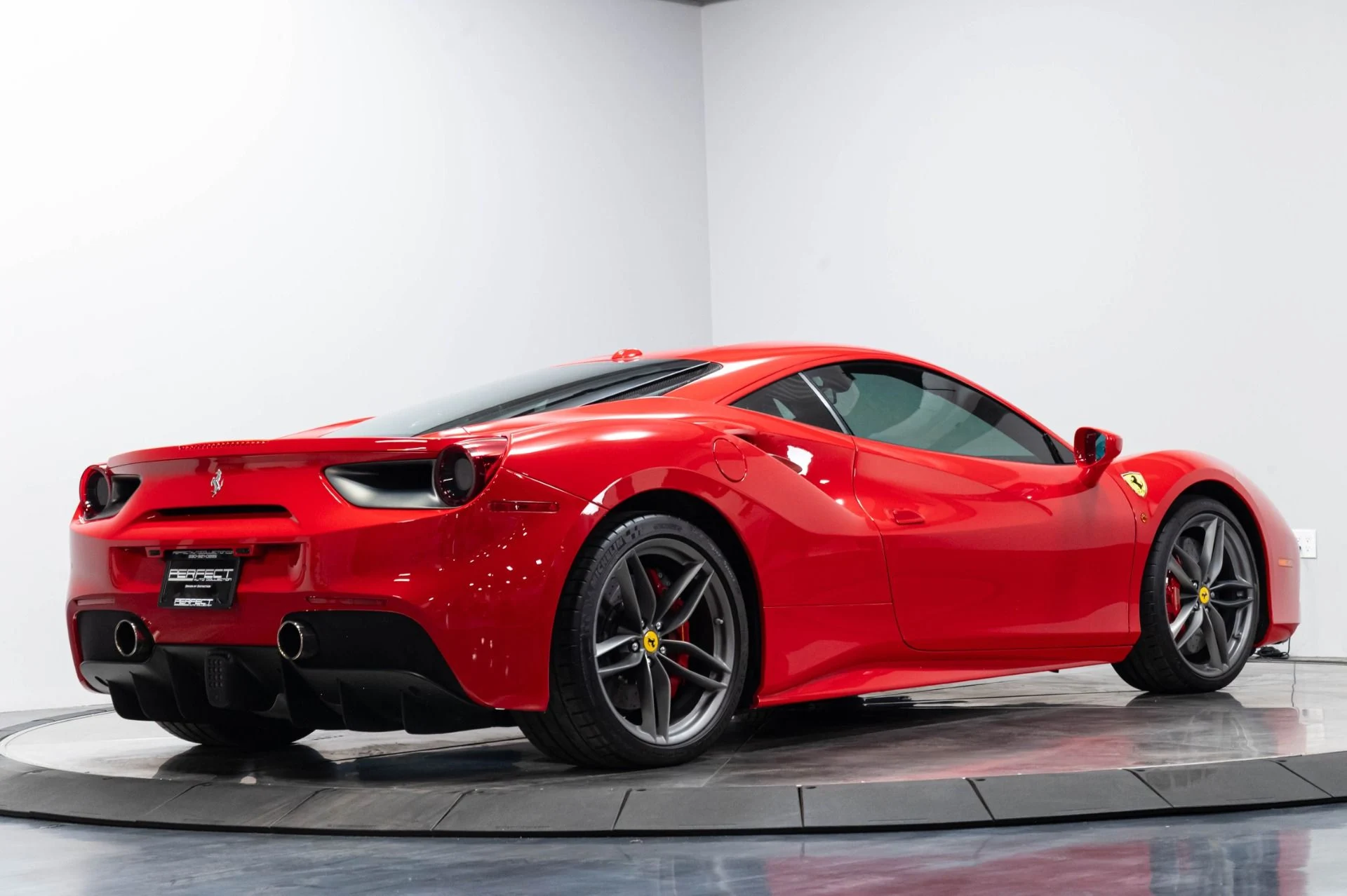 mph023_3235847329_Used_2018_Ferrari_488_GTB_1785189078_695d4ebd58