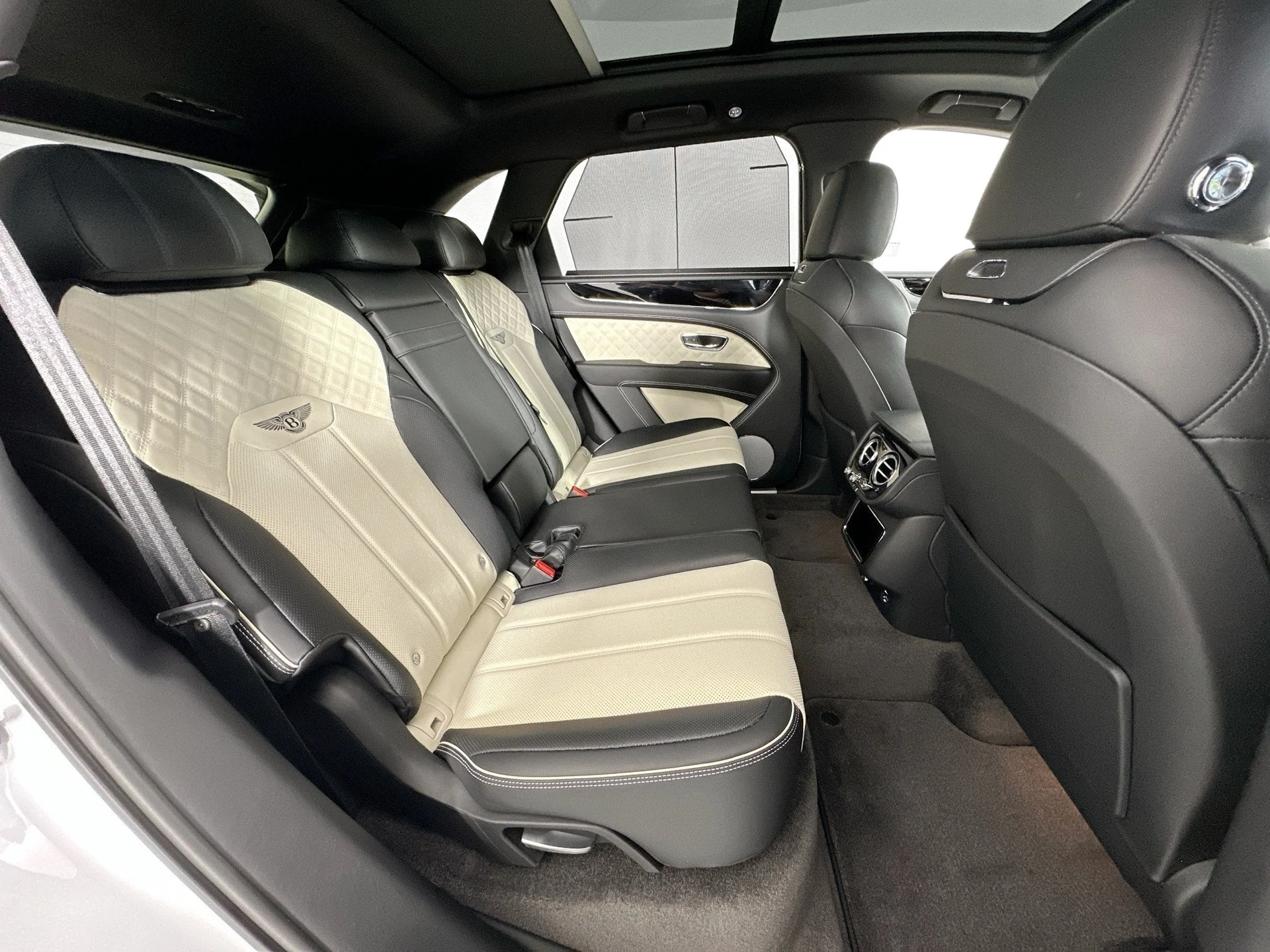 mph023_3250156952_24_eee0533595