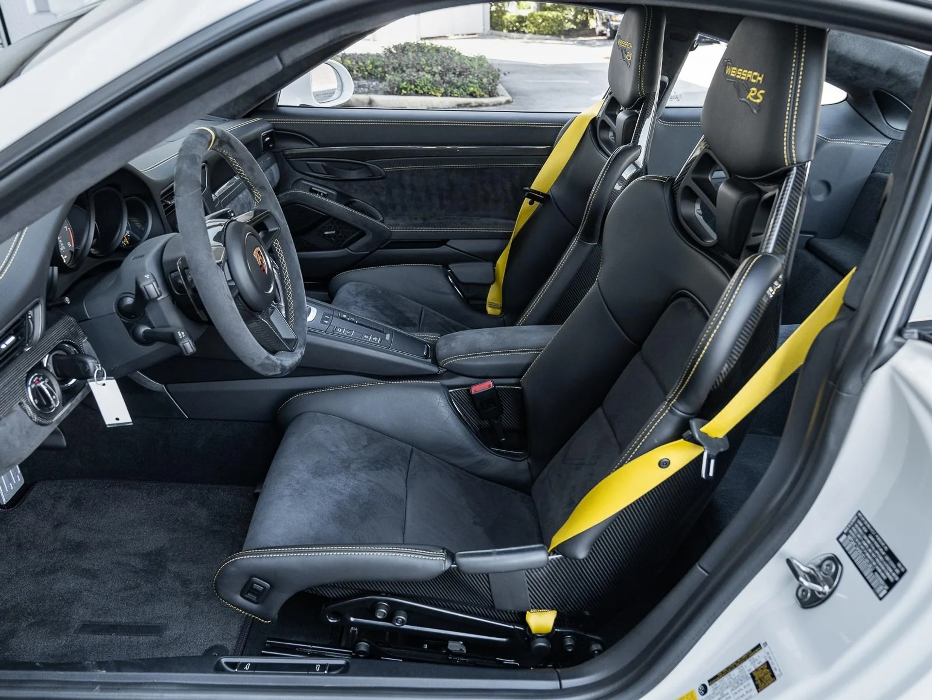 mph023_3252745579_Used_2018_Porsche_911_GT_2_RS_1763589955_f16722ef71