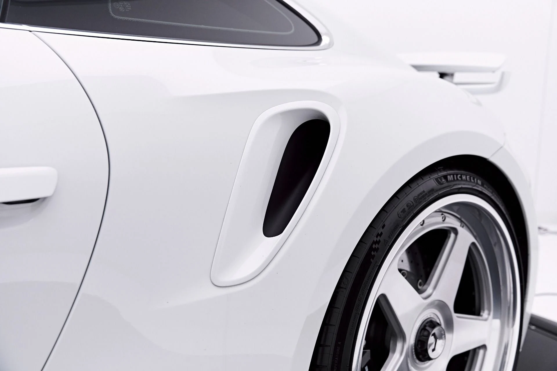 mph023_3259566989_Used_2024_Porsche_911_Turbo_S_1777505242_0ad1675942