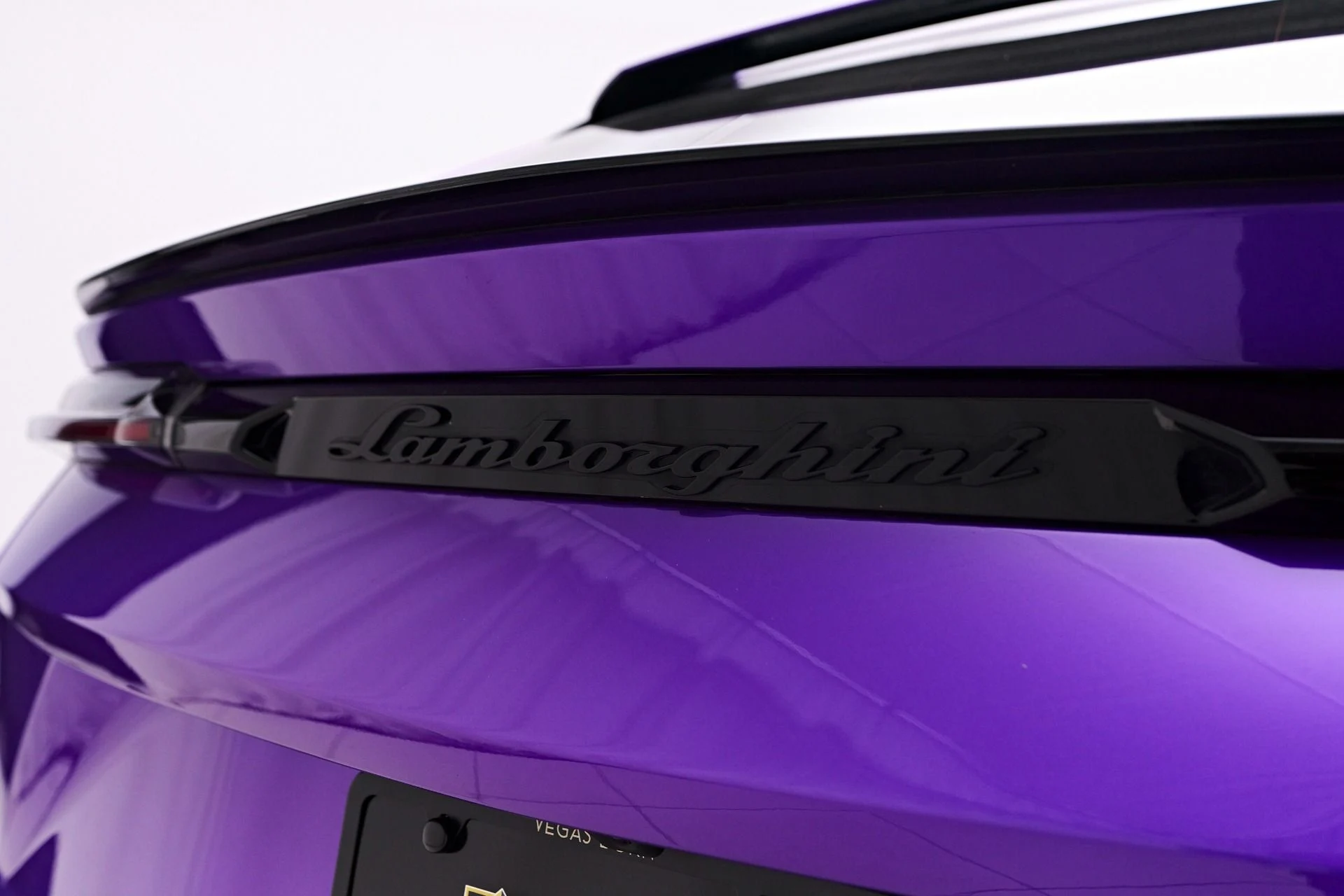 mph023_3260907604_Used_2024_Lamborghini_Urus_S_1753236168_26a9516c3d