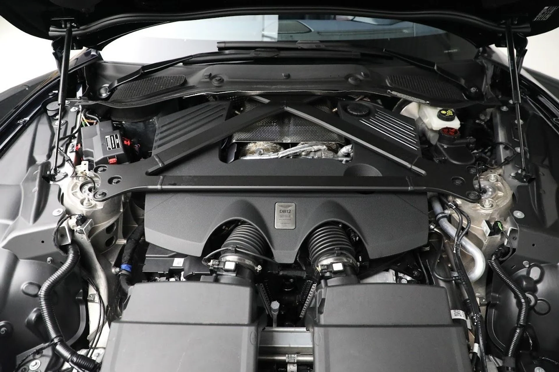 mph023_3262564939_Used_2024_Aston_Martin_DB_12_V8_98296b50f6