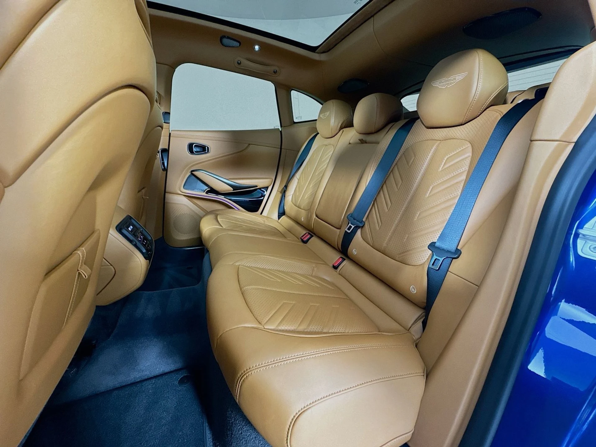 mph023_3272994398_677d6534be13d3d8e80bab5322b13690x_1329f02f74