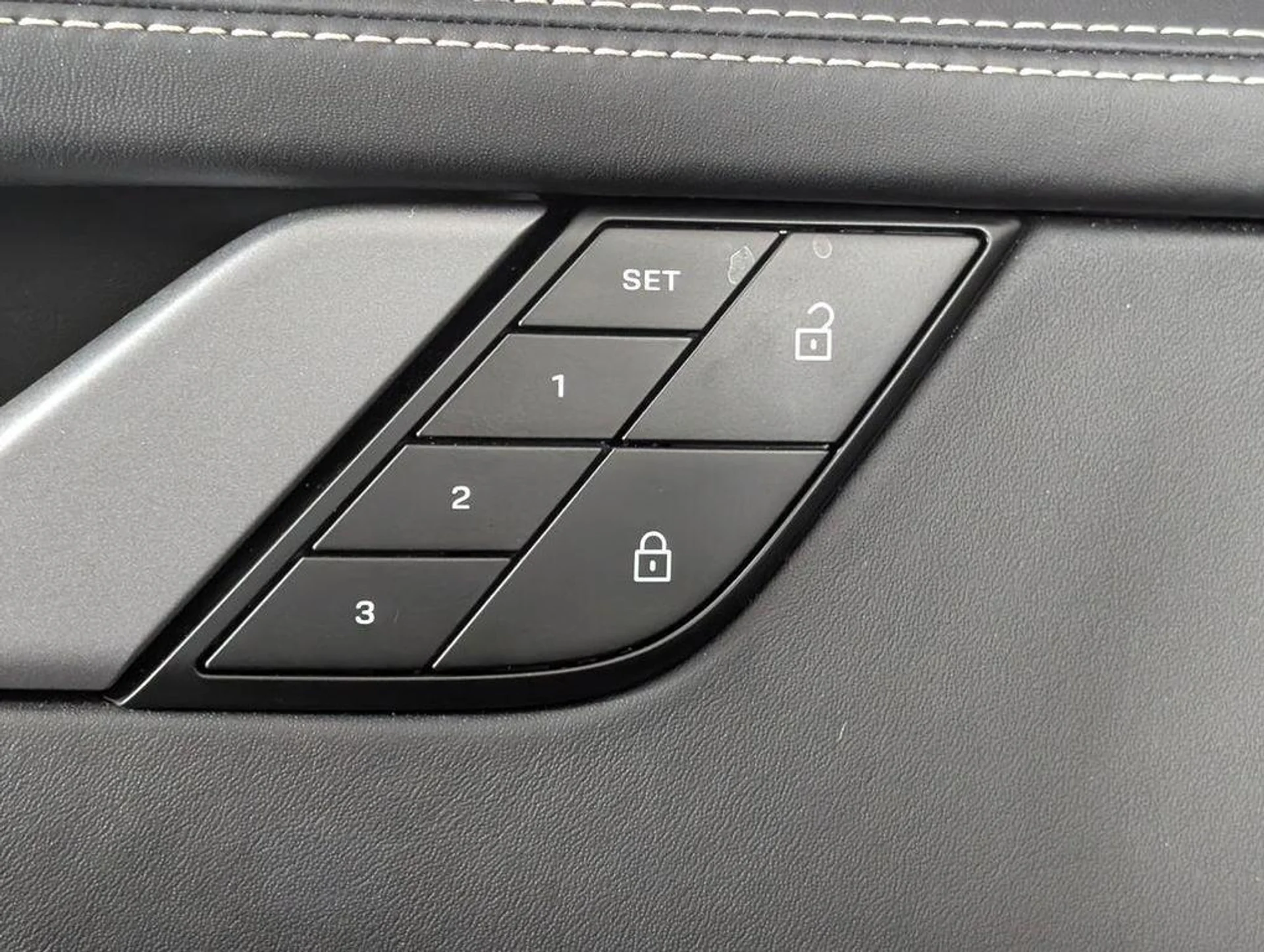 mph023_3273836737_w_T0gfs_Dj_W_Ef_Di_A_Aen_Hsw_FMT_Ic_439b531ee3