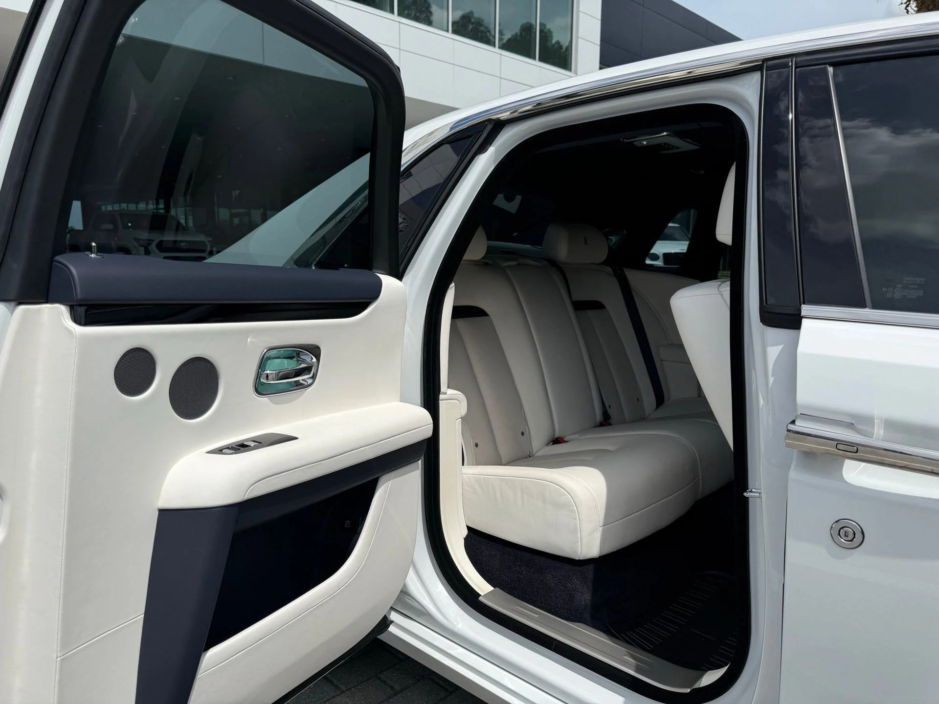 mph023_3288928636_9b82f26e1a3349c8b39cad757e9110f8_425adb3514