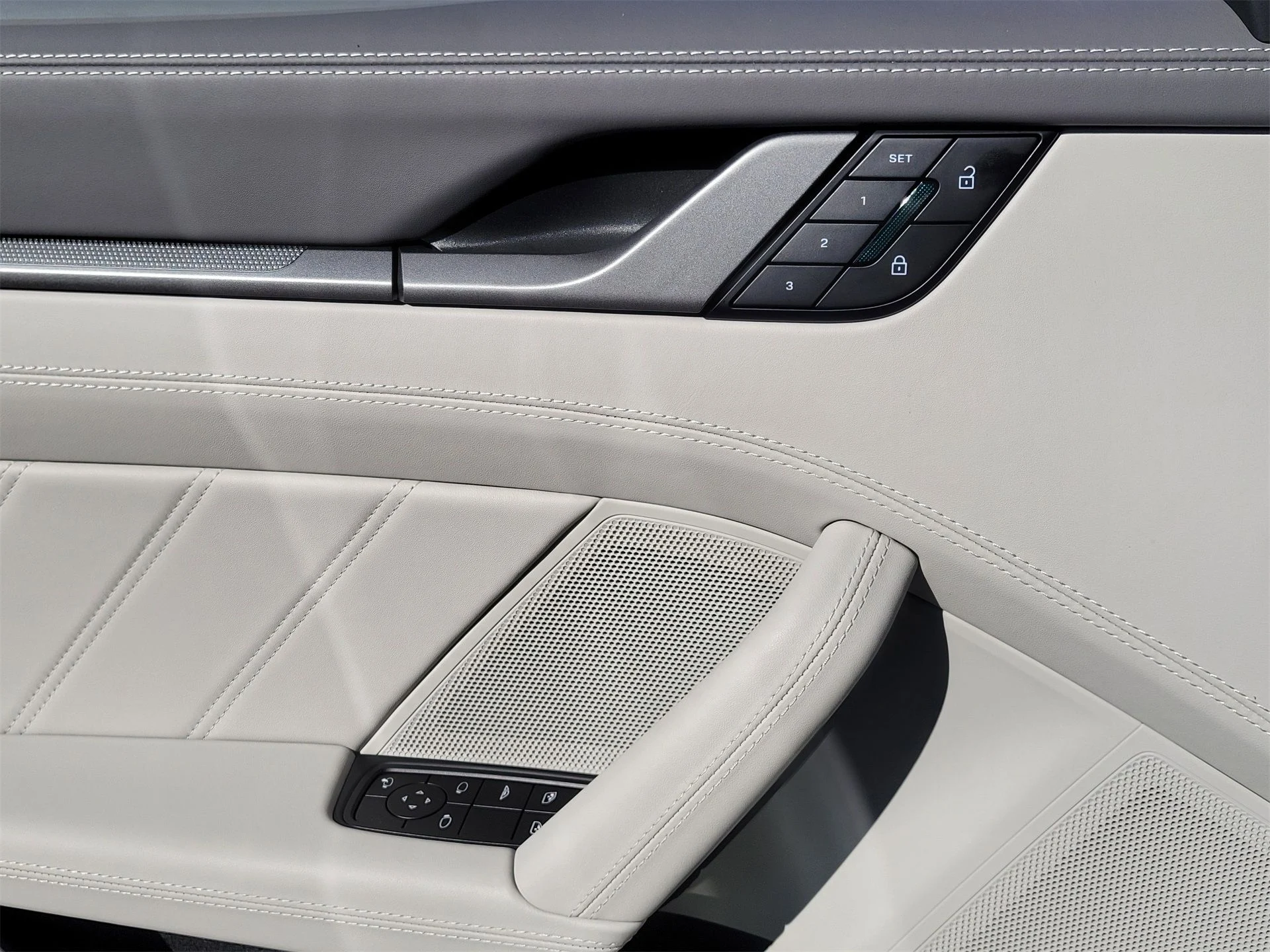 mph023_3331032800_013f59ecbbc431005b28a8702cefbb4b_b6eda3f59a