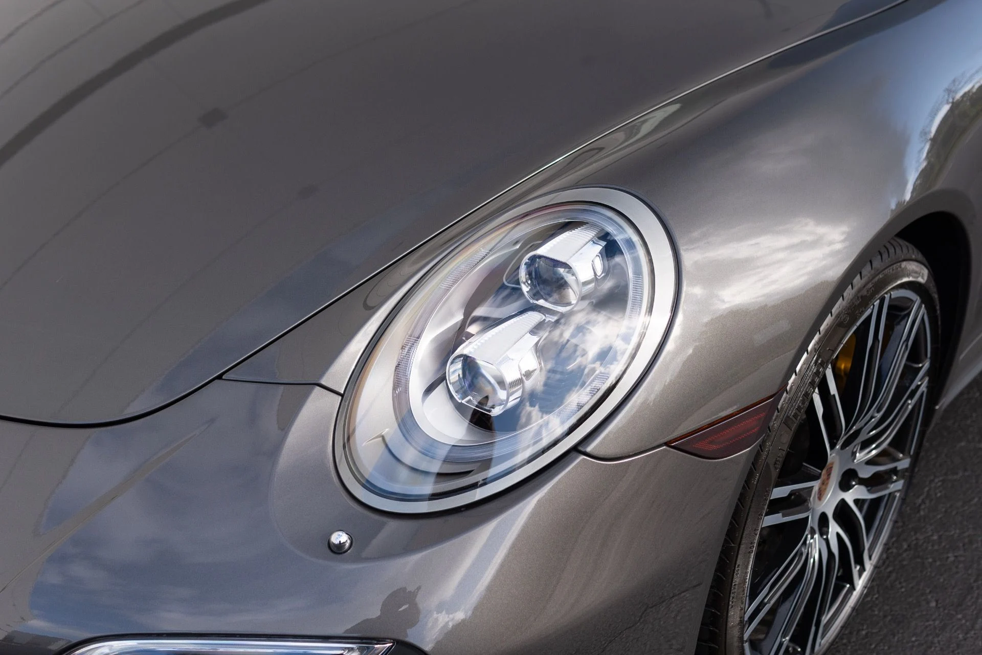 mph023_3338666481_Used_2014_Porsche_911_Turbo_S_1777344663_a2fcec03fc