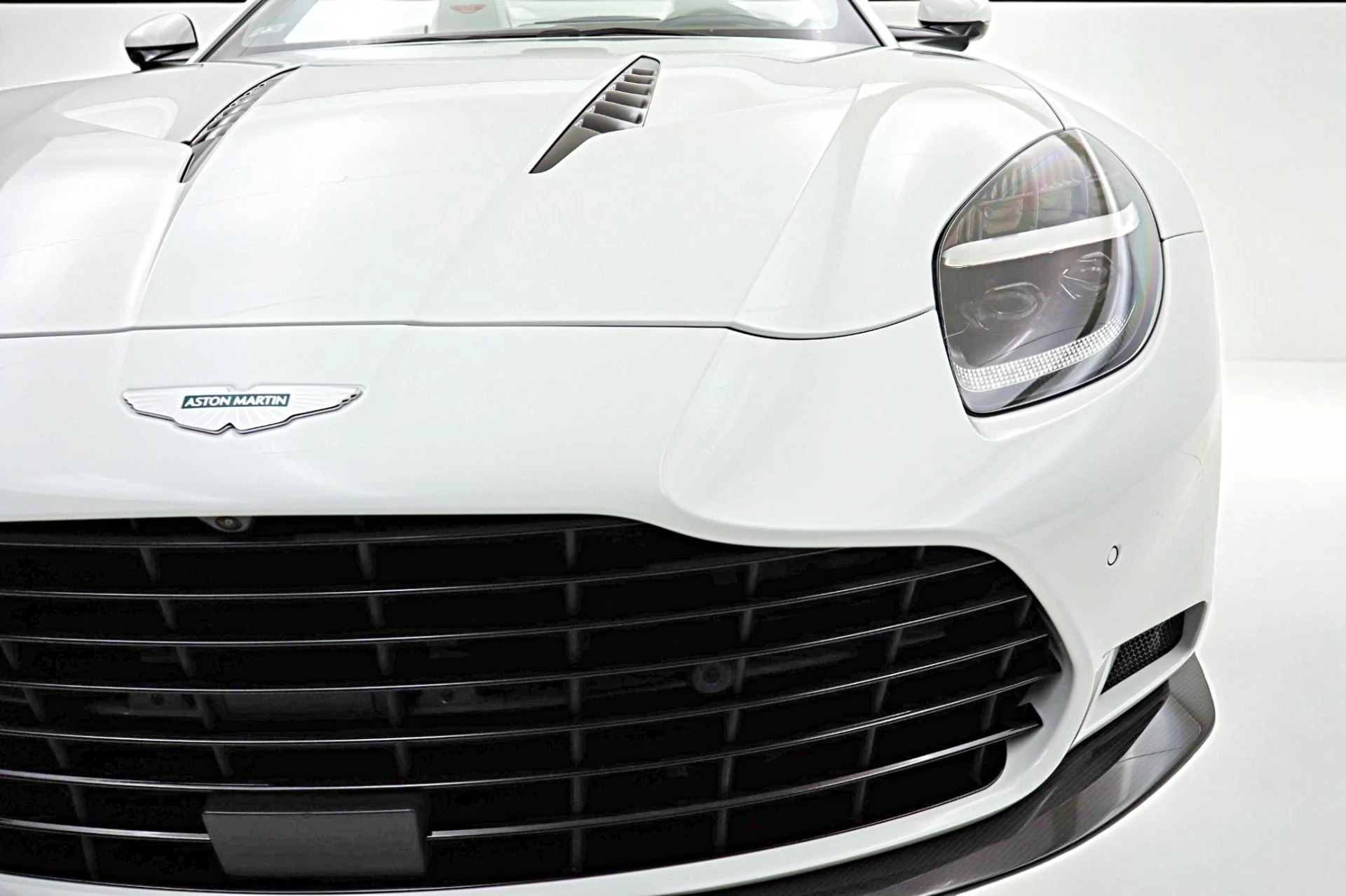 mph023_3339253568_New_2026_Aston_Martin_Vanquish_Volante_ce1acb4215