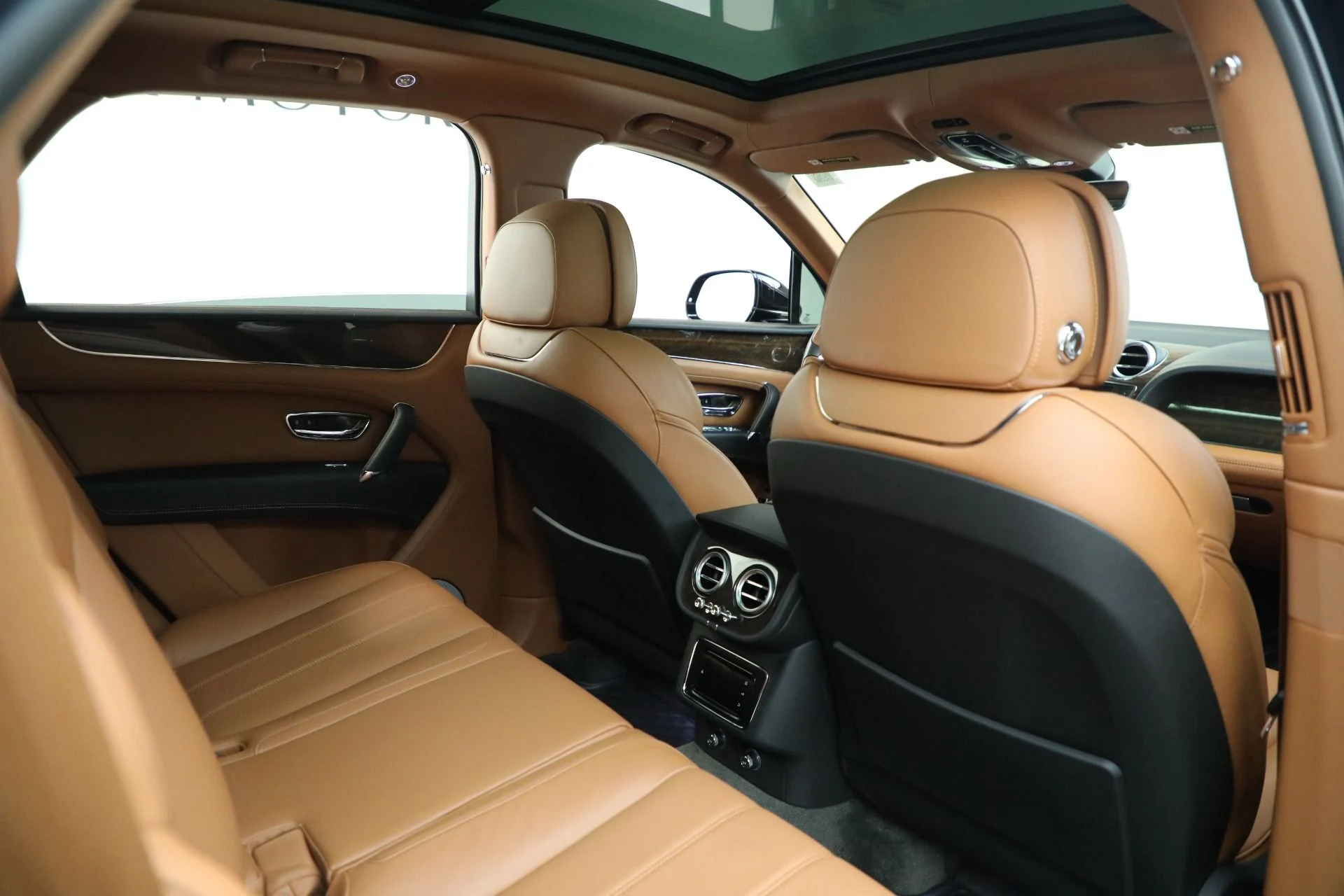 mph023_3348141580_Used_2018_Bentley_Bentayga_W12_Onyx_Edition_1763217114_e97bbee3cc