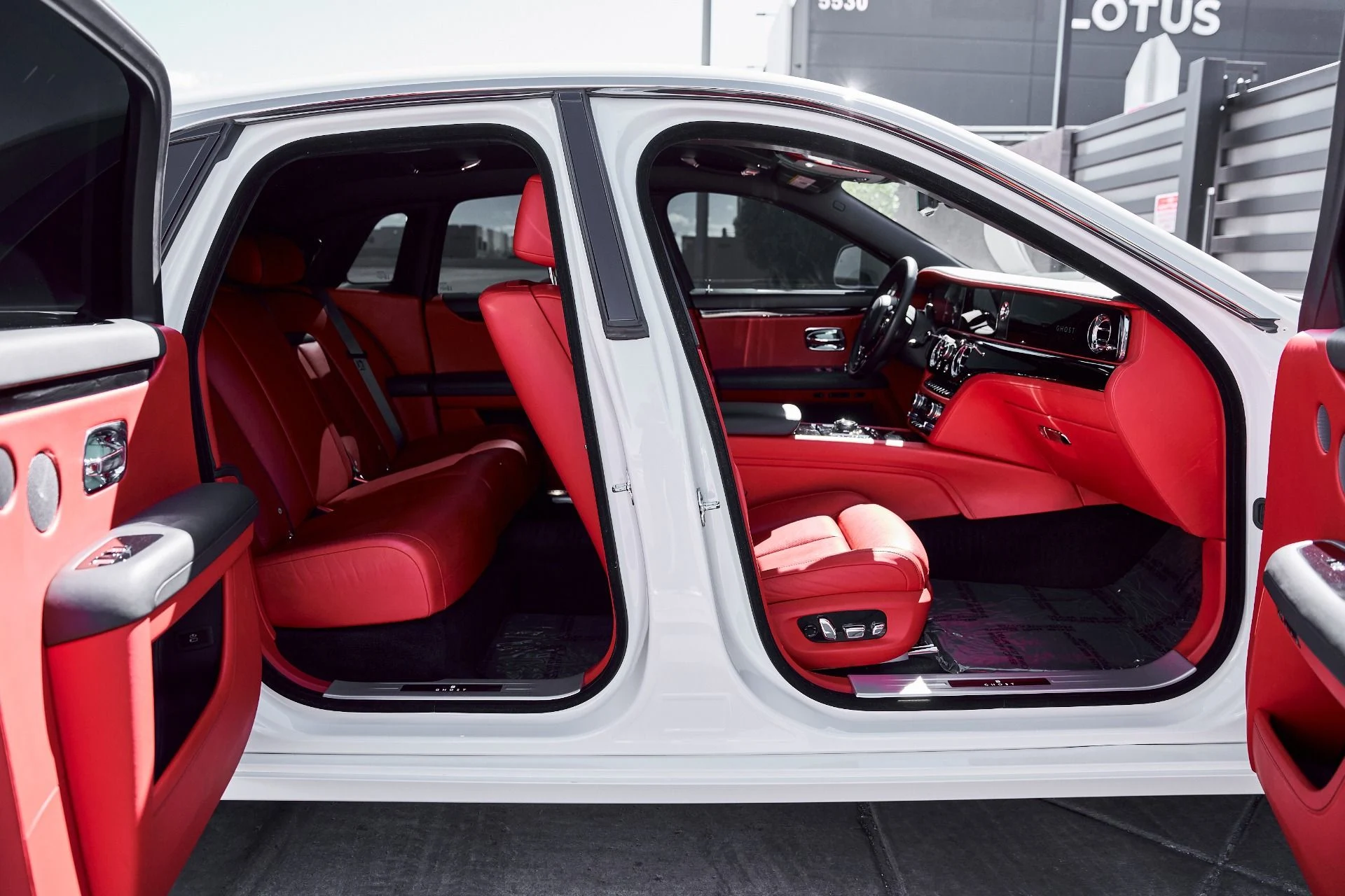 mph023_3352450008_Used_2022_Rolls_Royce_Ghost_Base_1772765980_ccaf519c4f