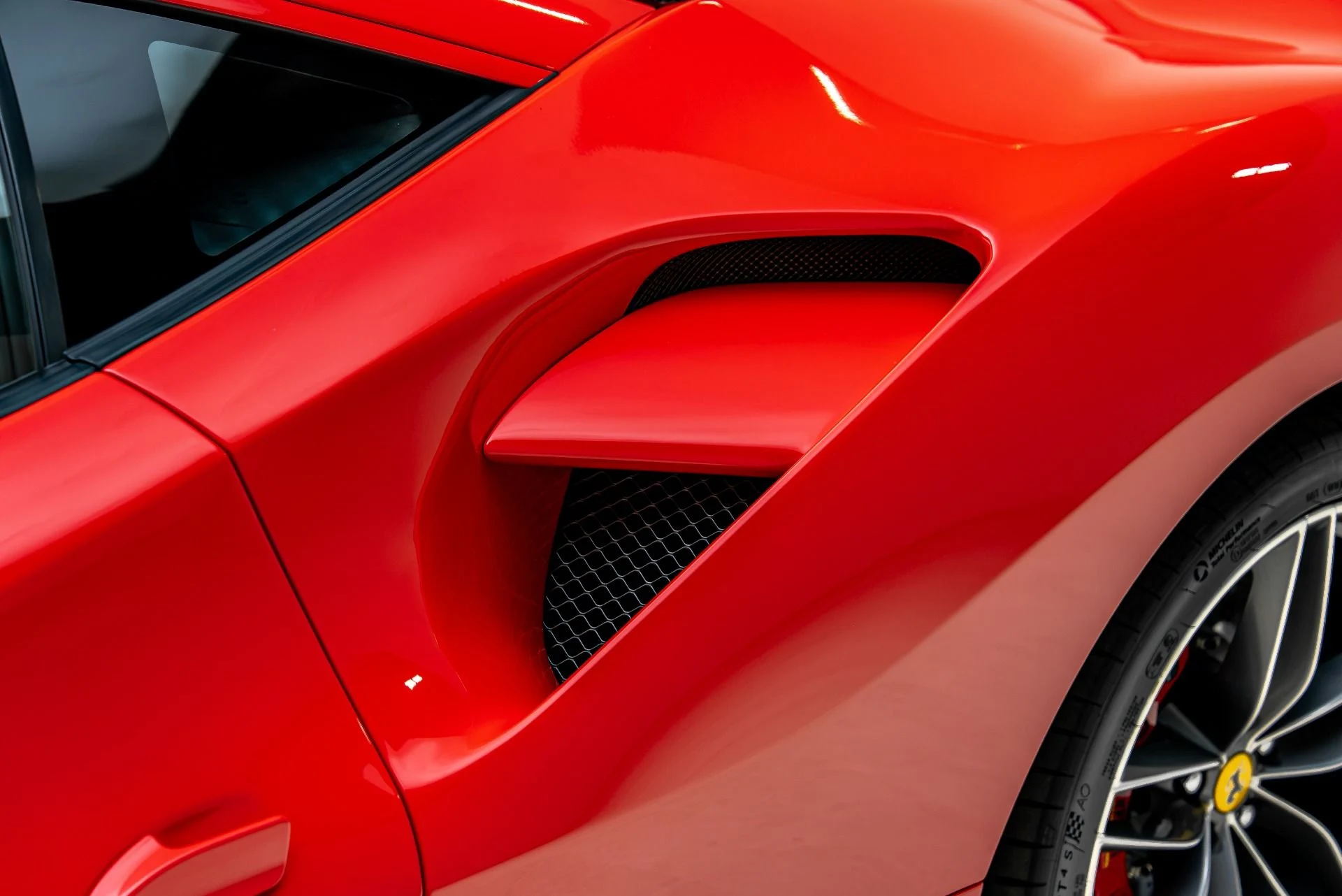 mph023_3355438124_Used_2018_Ferrari_488_GTB_1785446201_c309a6f4c9