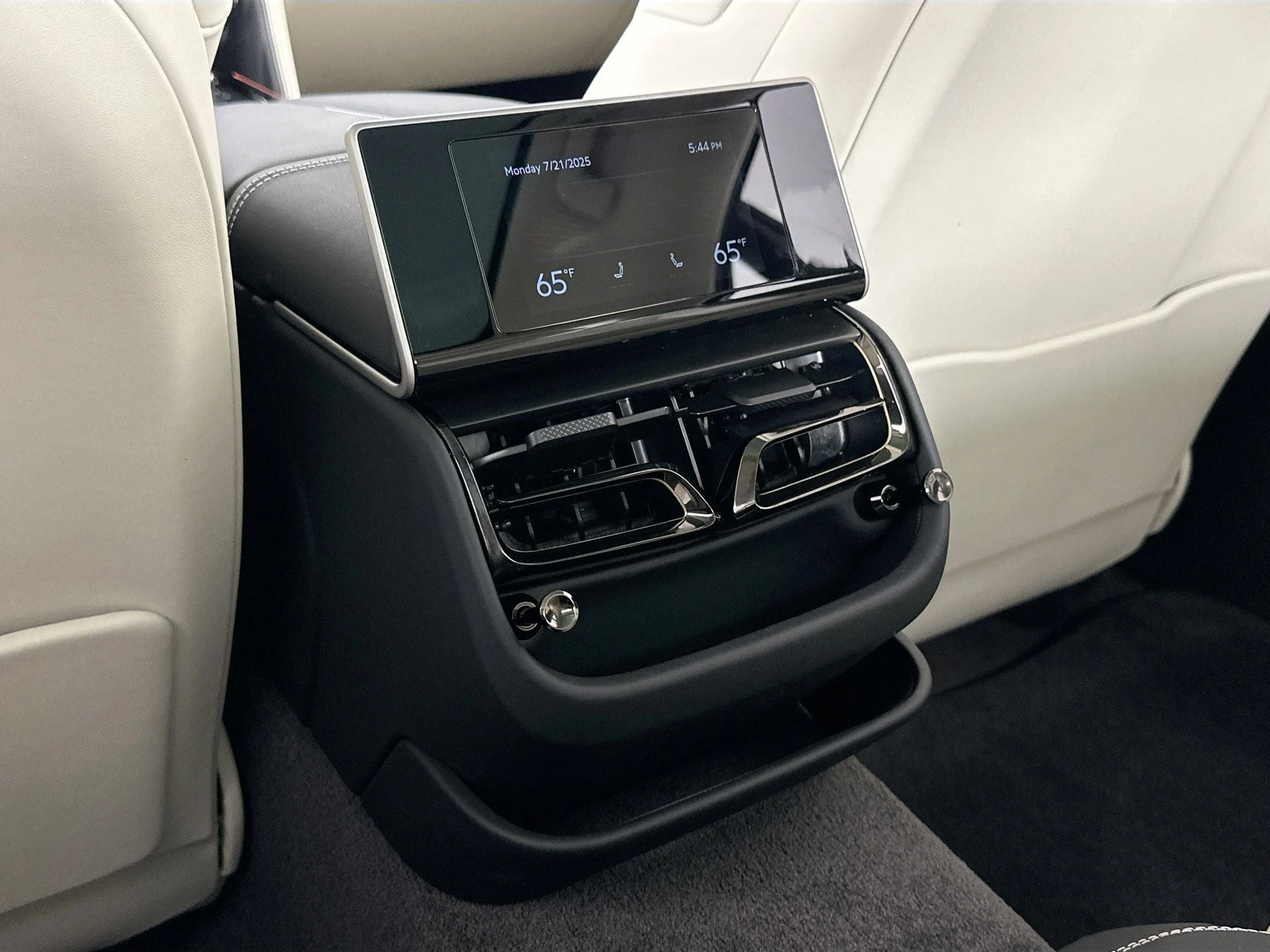 mph023_3375633827_24_6f2f8c9a03