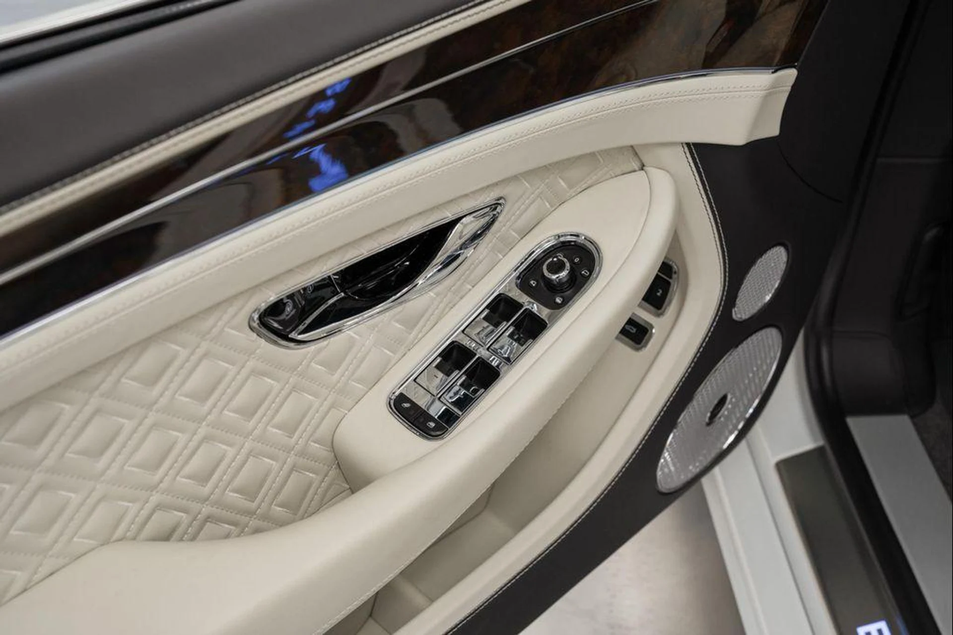 mph023_3388601191_m_I8_Yz_Mb_g_H_Eb3bmyp7stds_Qn_Qs_E_0b91374568