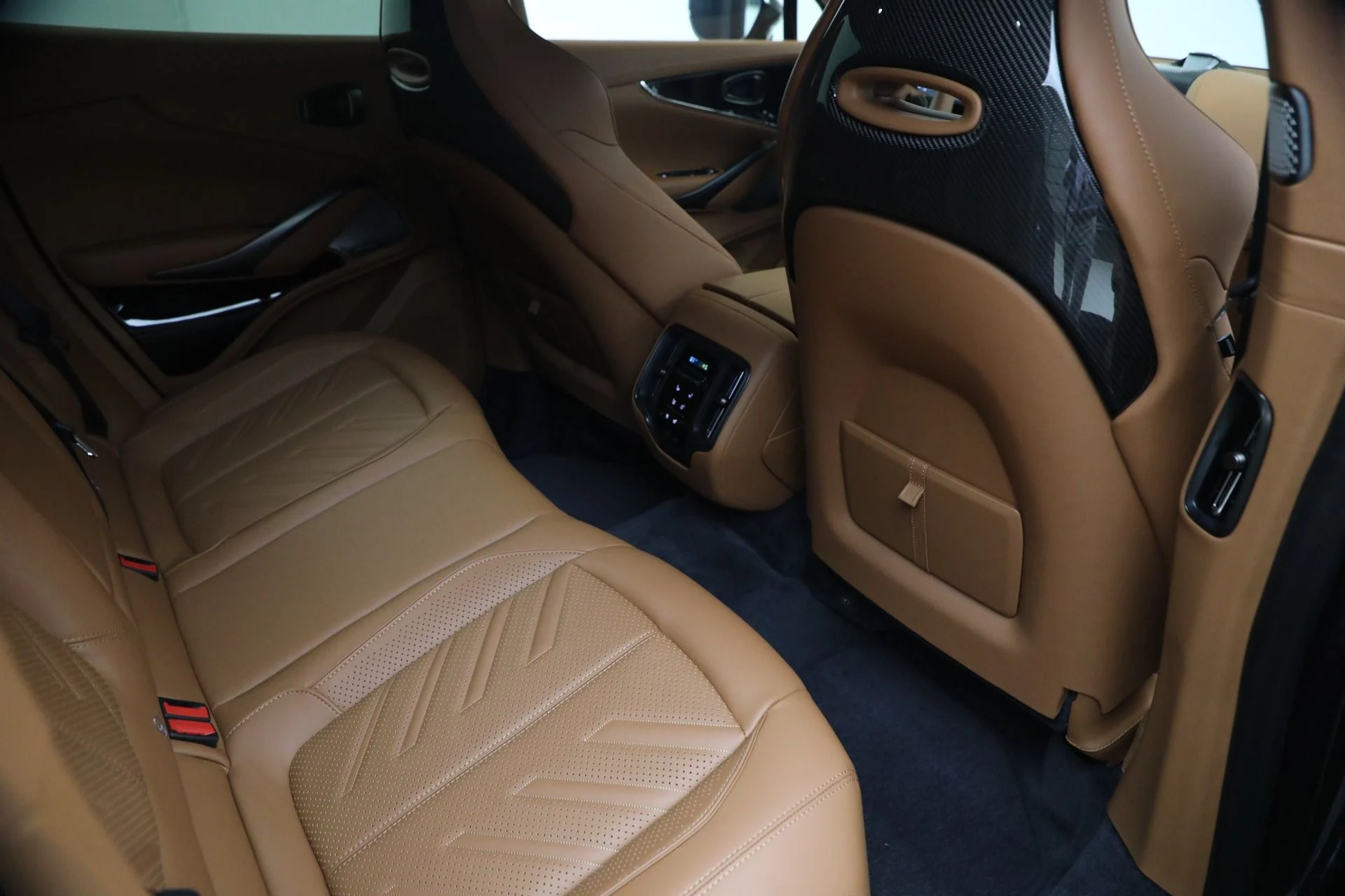 mph023_339799398_New_2026_Aston_Martin_DBX_S_1792514633_38d1c612a1