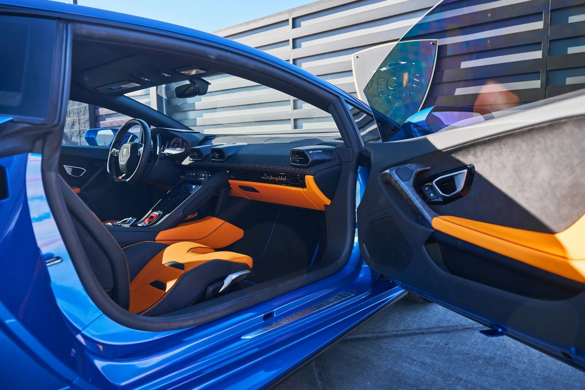 mph023_3415677677_Used_2020_Lamborghini_Huracan_EVO_Base_1766024288_2508d80274