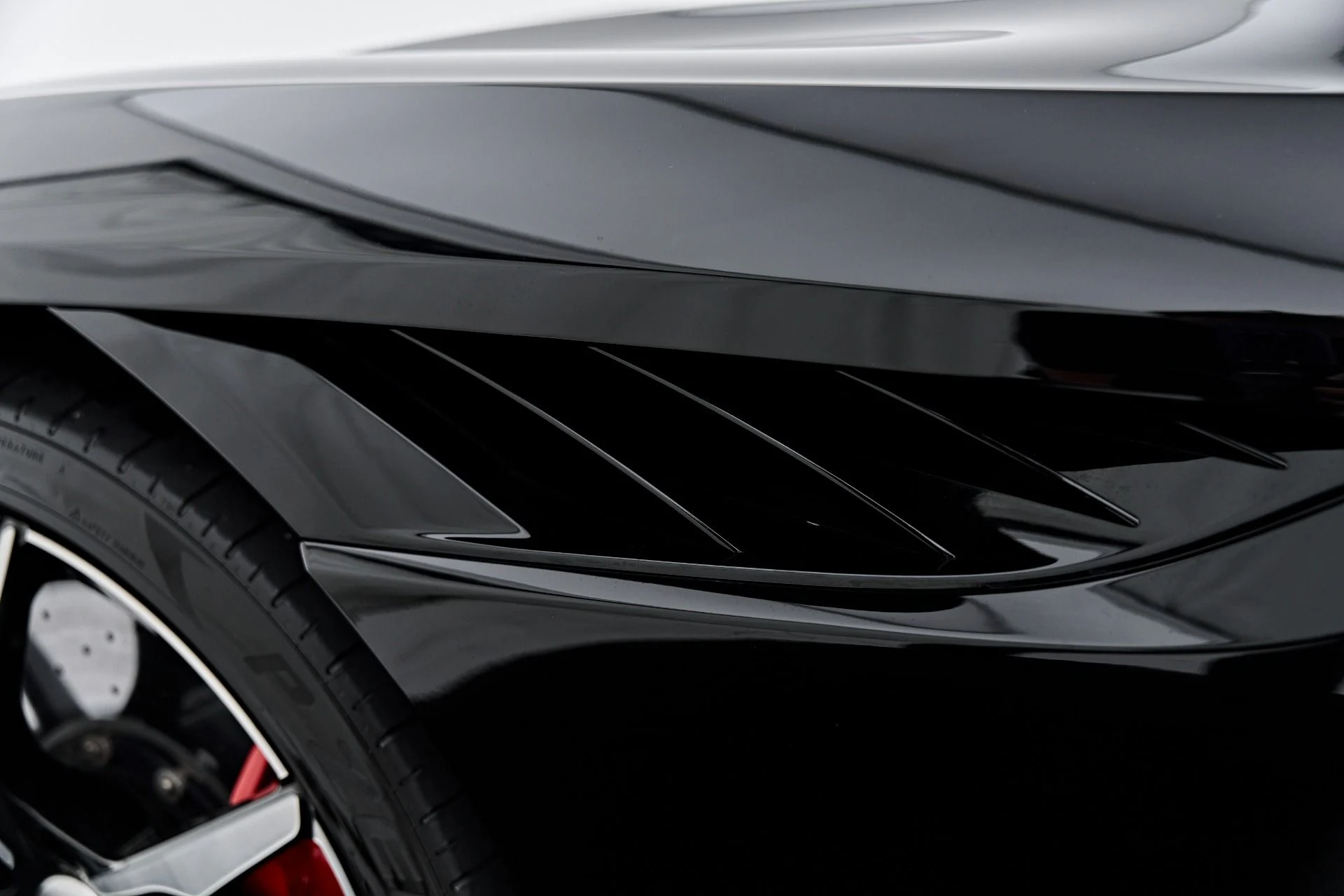 mph023_3426157118_Used_2019_Aston_Martin_DBS_Superleggera_1791337438_4ca82c0aec