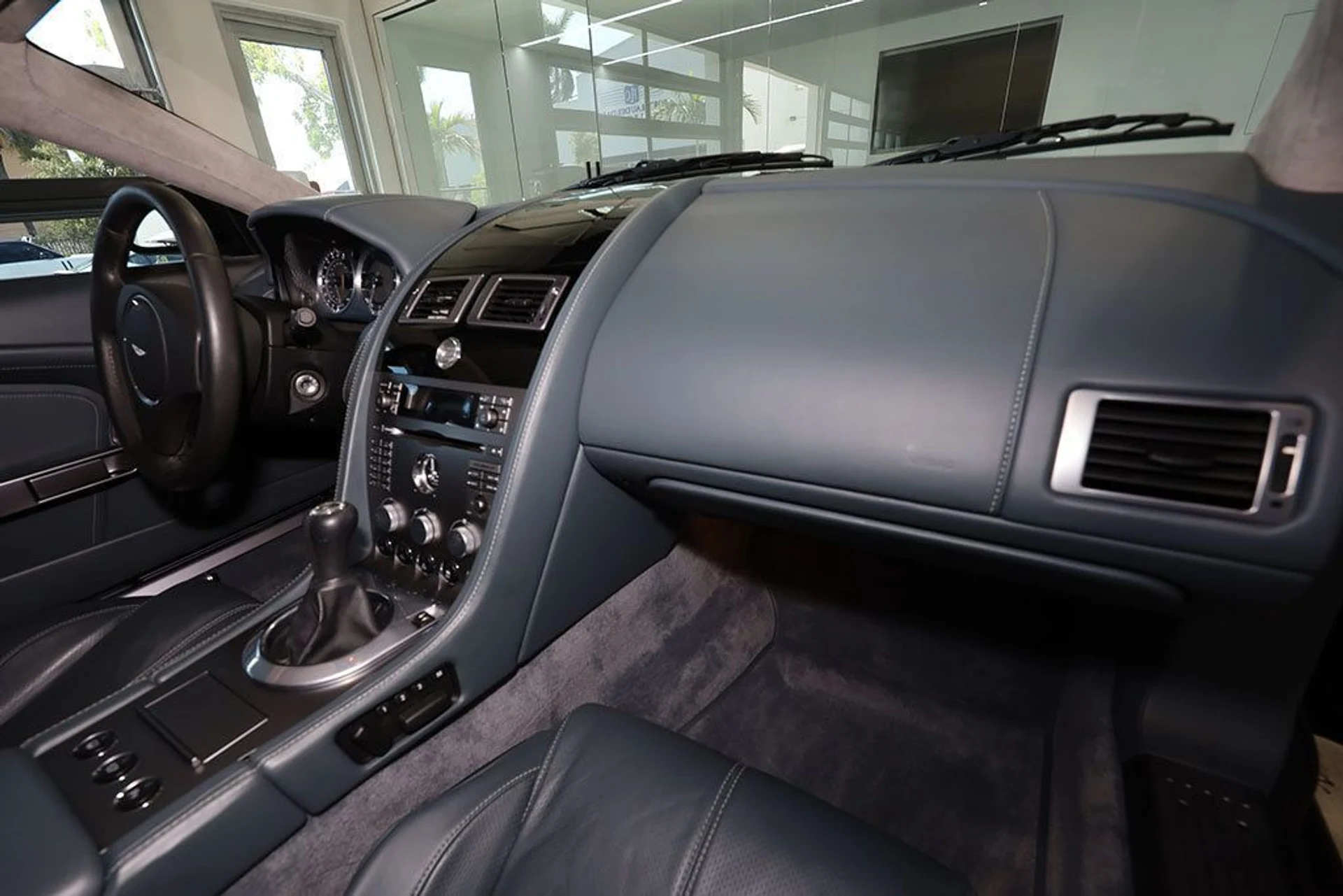 mph023_342888622_used_2007_aston_martin_db9_2drcoupemanual_9689_21830752_24_1024_8b3835424a