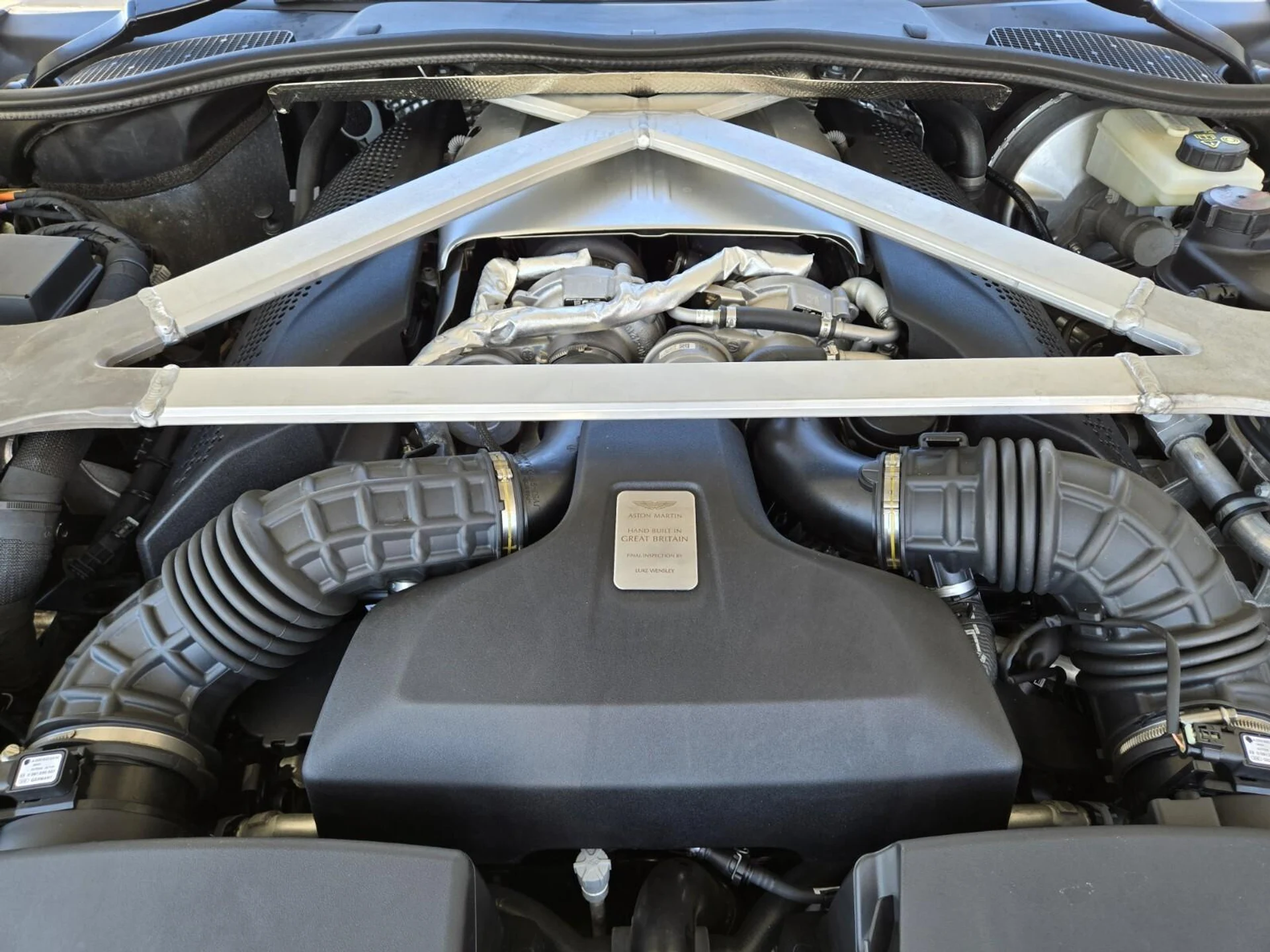 mph023_3432322735_Used_2022_Aston_Martin_Vantage_1757574547_c0e54f3b10