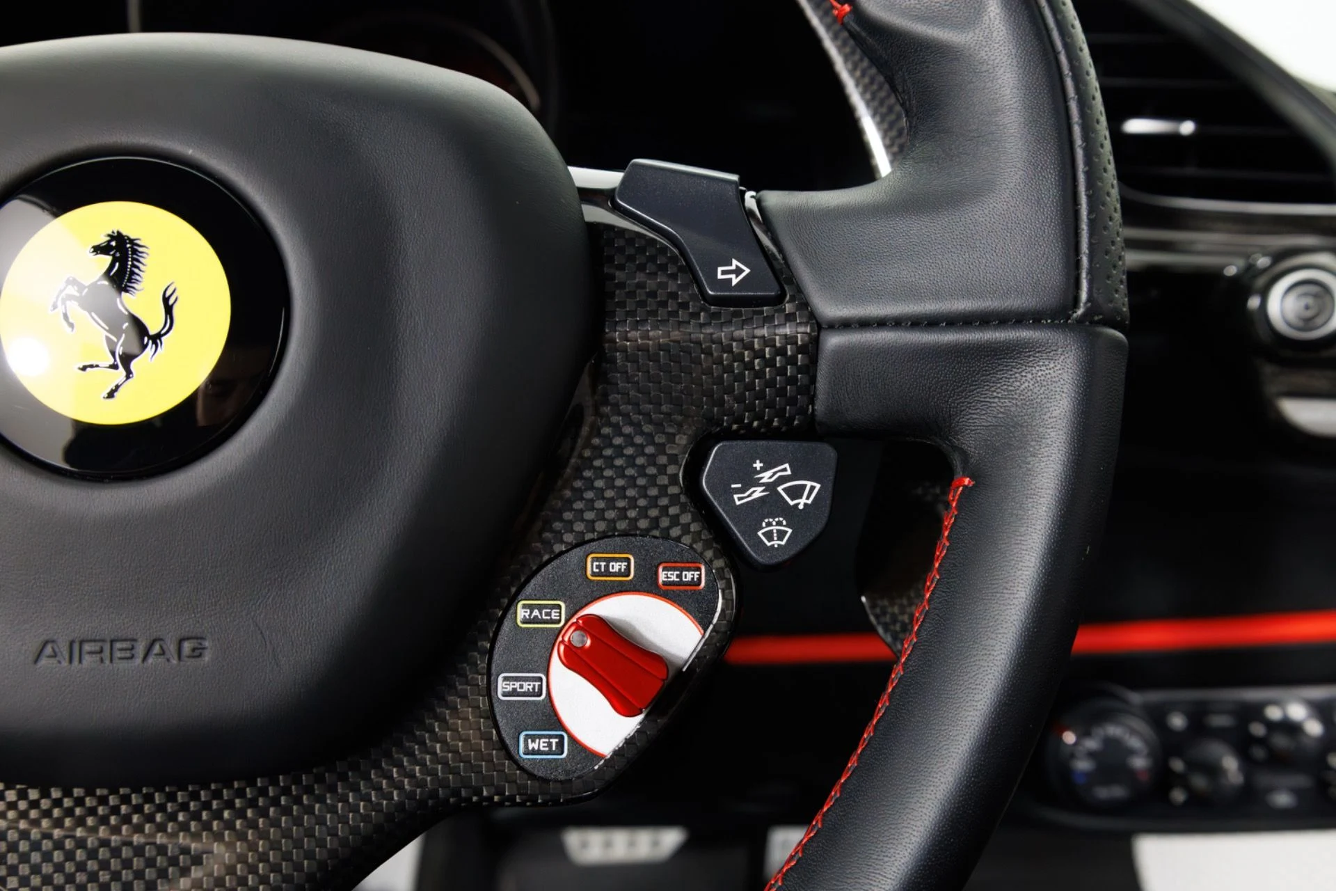 mph023_3433168067_Used_2020_Ferrari_488_Pista_1775511000_5d0d552293