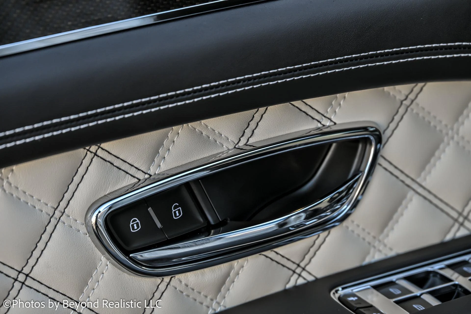 mph023_3444561989_Used_2021_Bentley_Bentayga_V8_First_Edition_1762852453_4274481bc5