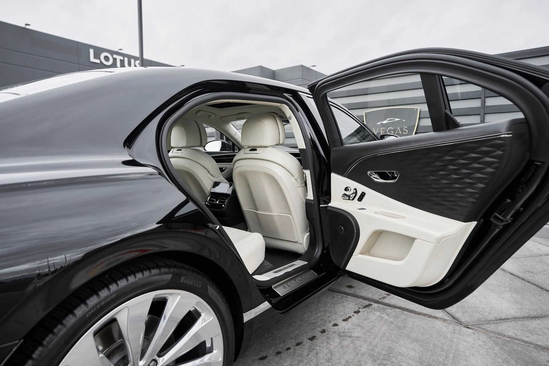 mph023_3445730730_Used_2022_Bentley_Flying_Spur_V8_1763502791_378507d299