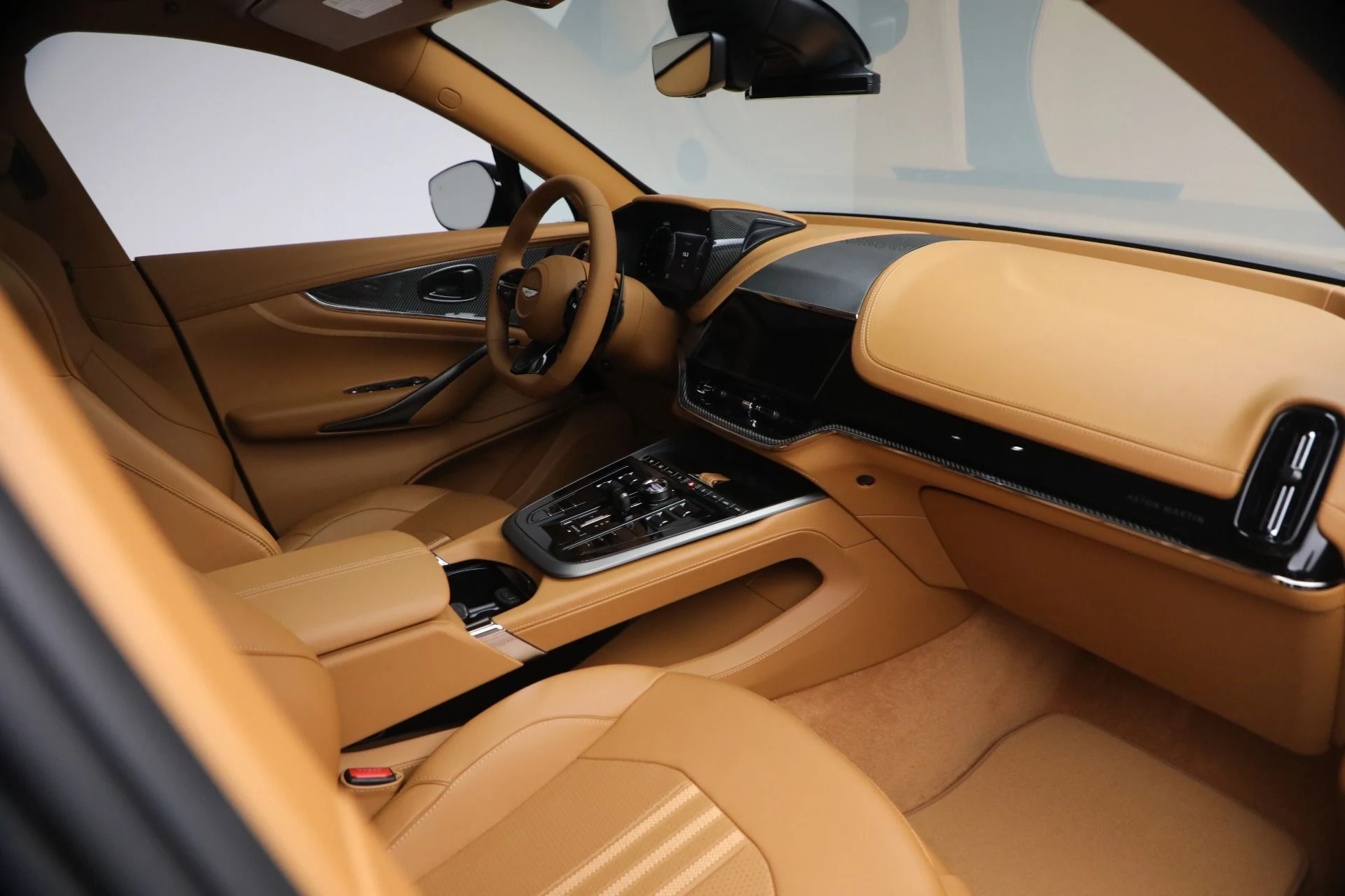 mph023_3448328684_New_2026_Aston_Martin_DBX_707_1766528371_8511ed3573