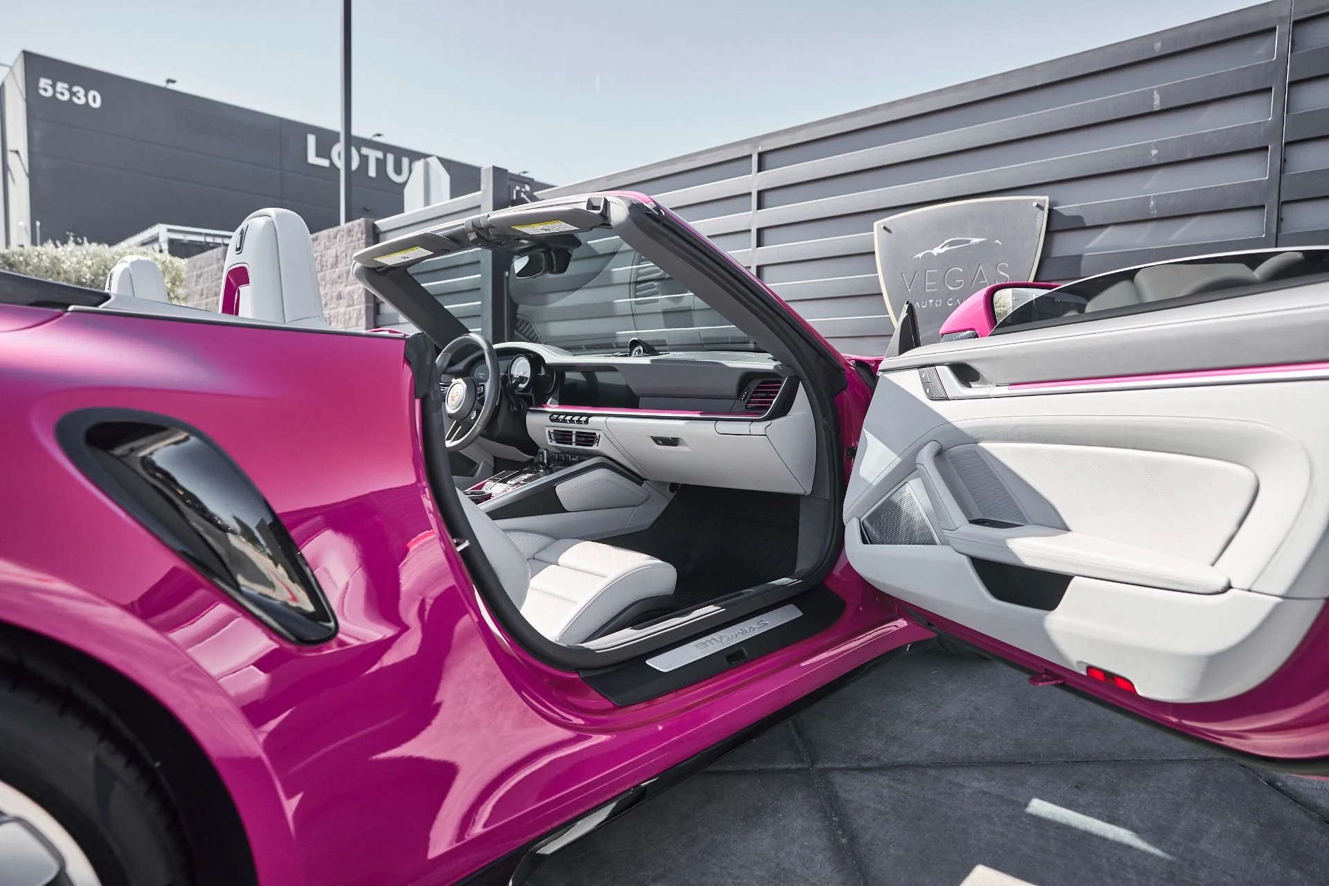 mph023_3454439941_Used_2023_Porsche_911_Turbo_1762568137_bcc2c3352c