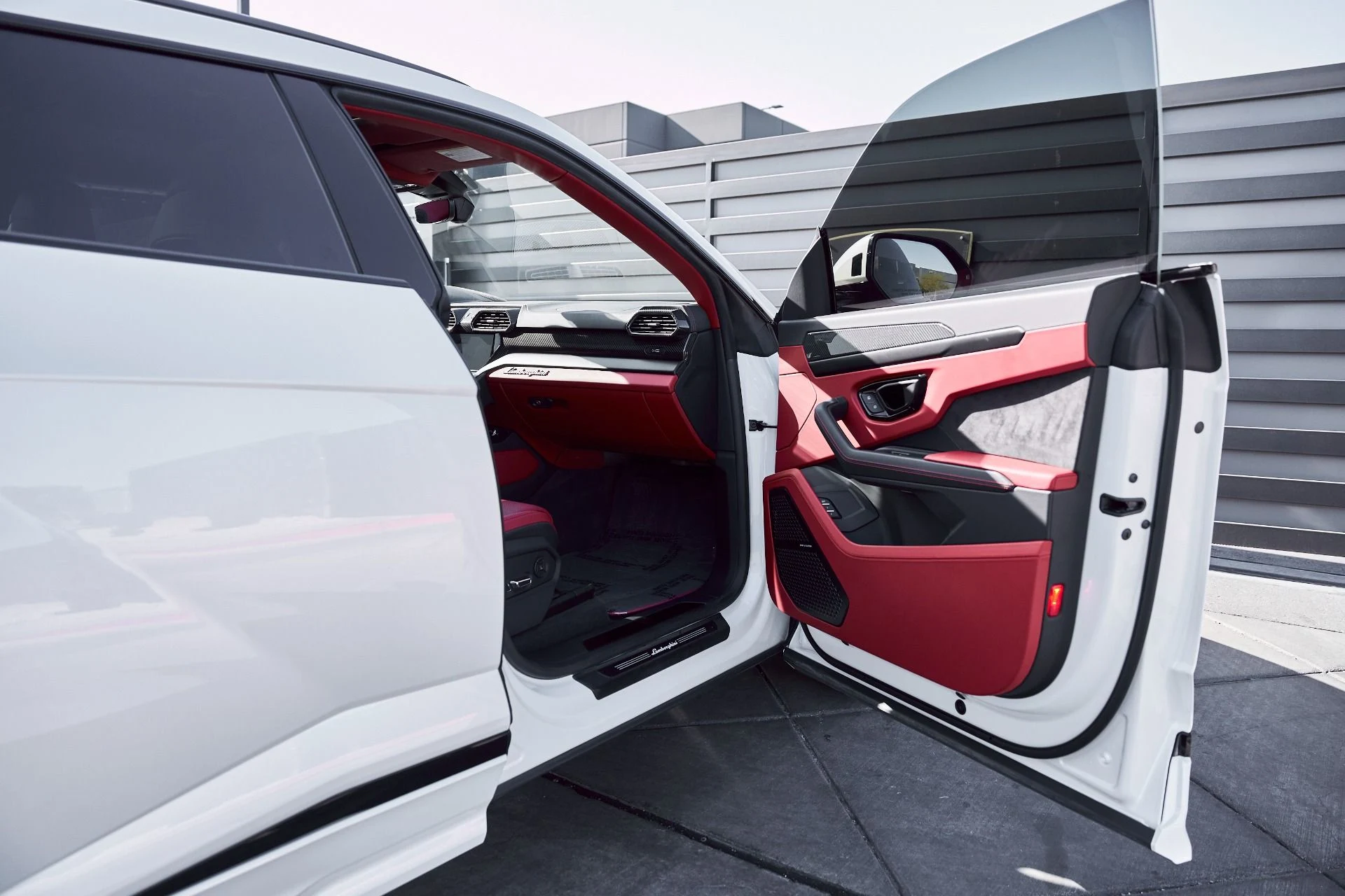 mph023_3457237424_Used_2024_Lamborghini_Urus_S_1769733231_0fc9b7ffc1